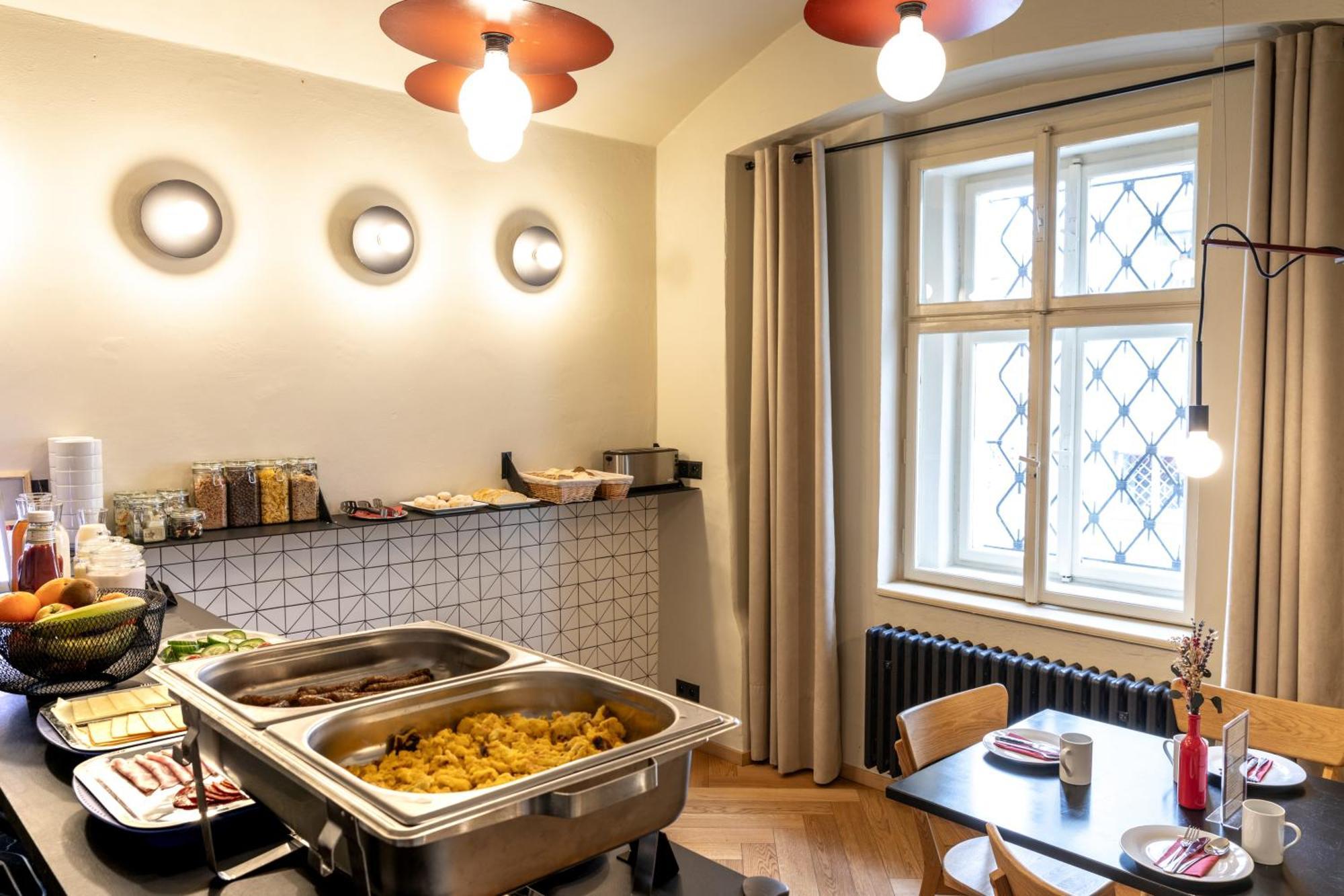 Sir Toby's Midtown Hostel