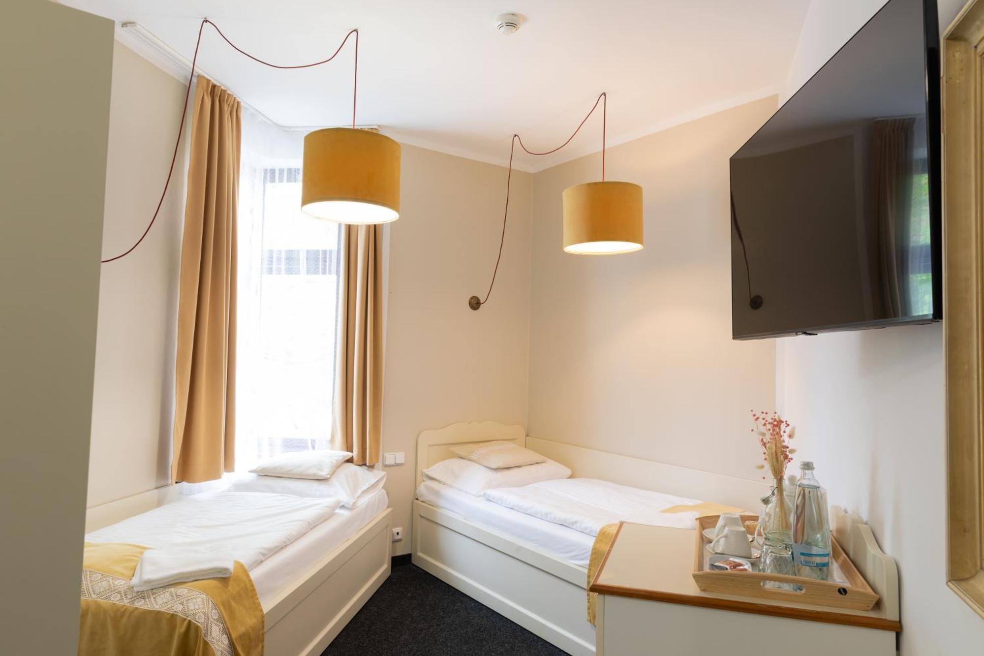 Sir Toby's Midtown Hostel