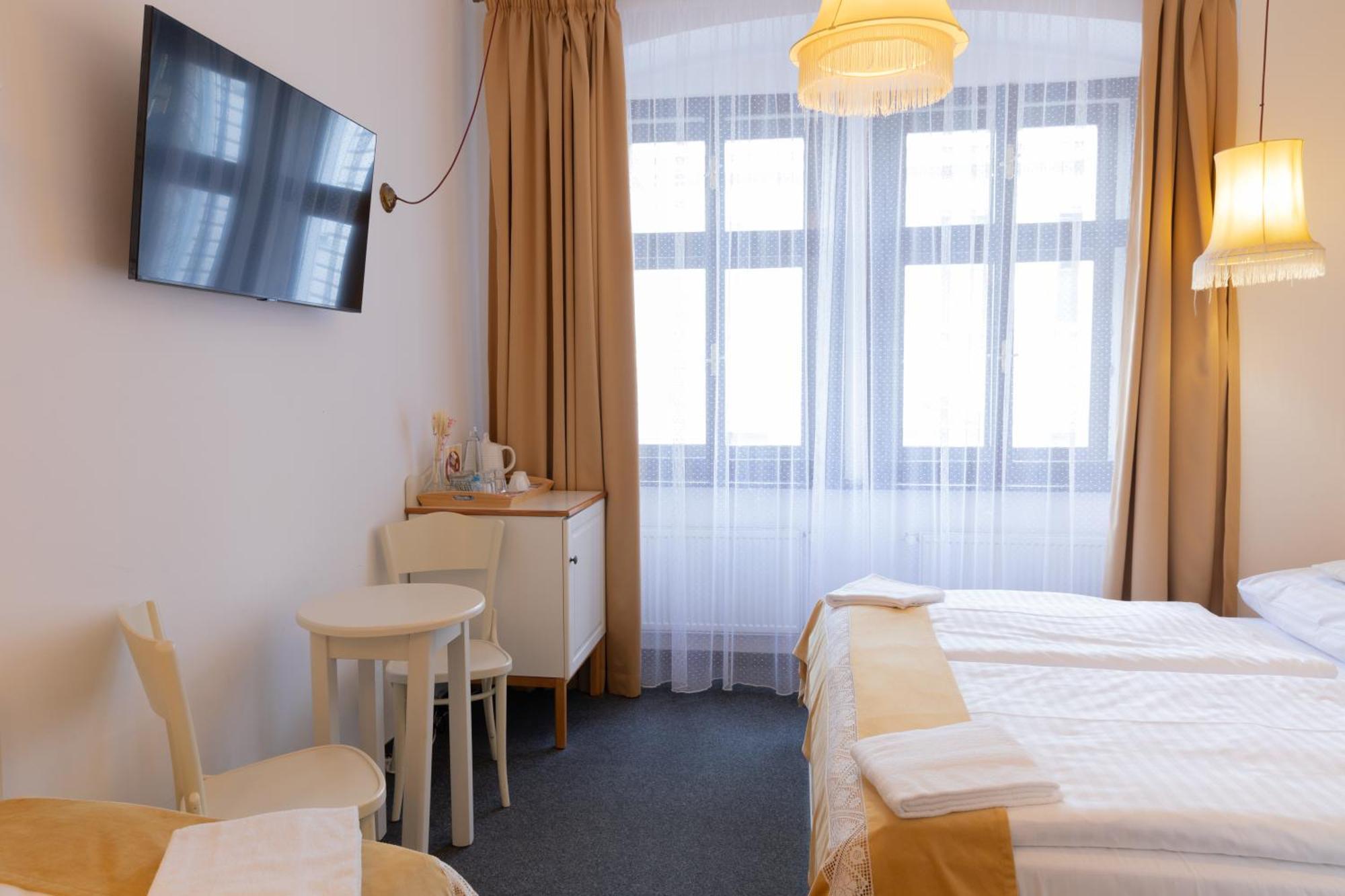 Sir Toby's Midtown Hostel