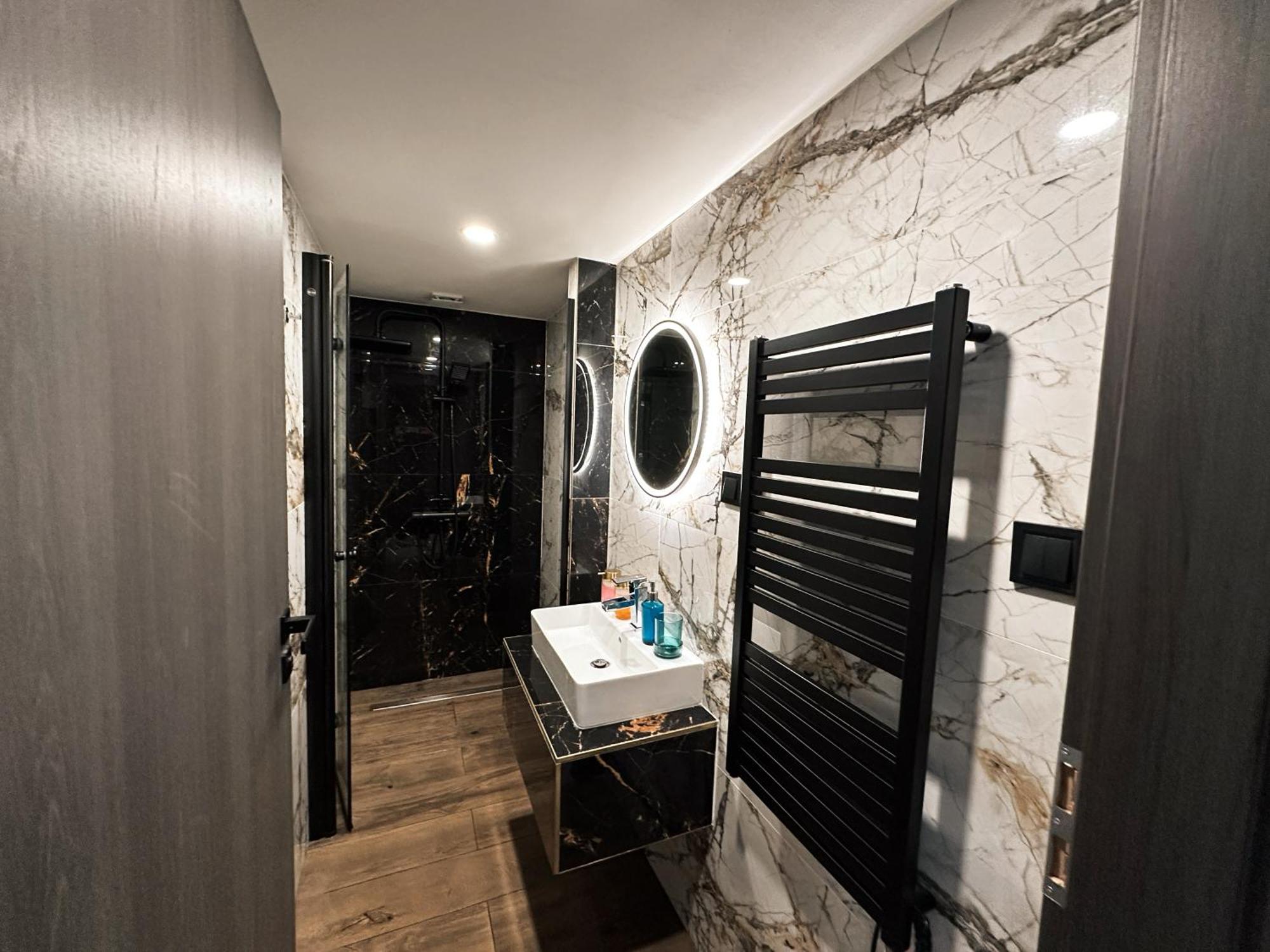 Apartment Grand Viceroy - Gothic Tower View