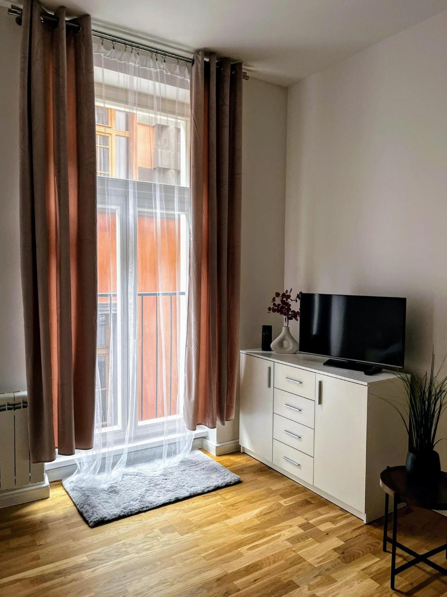 Gold Apartment