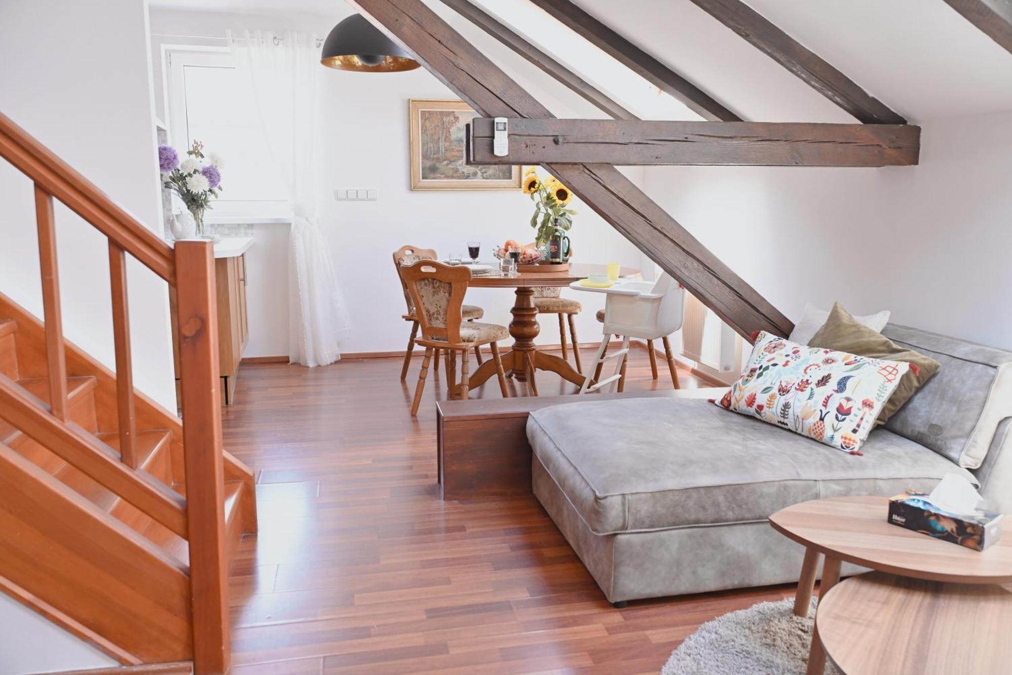 Bohemian Symphony Apartment *