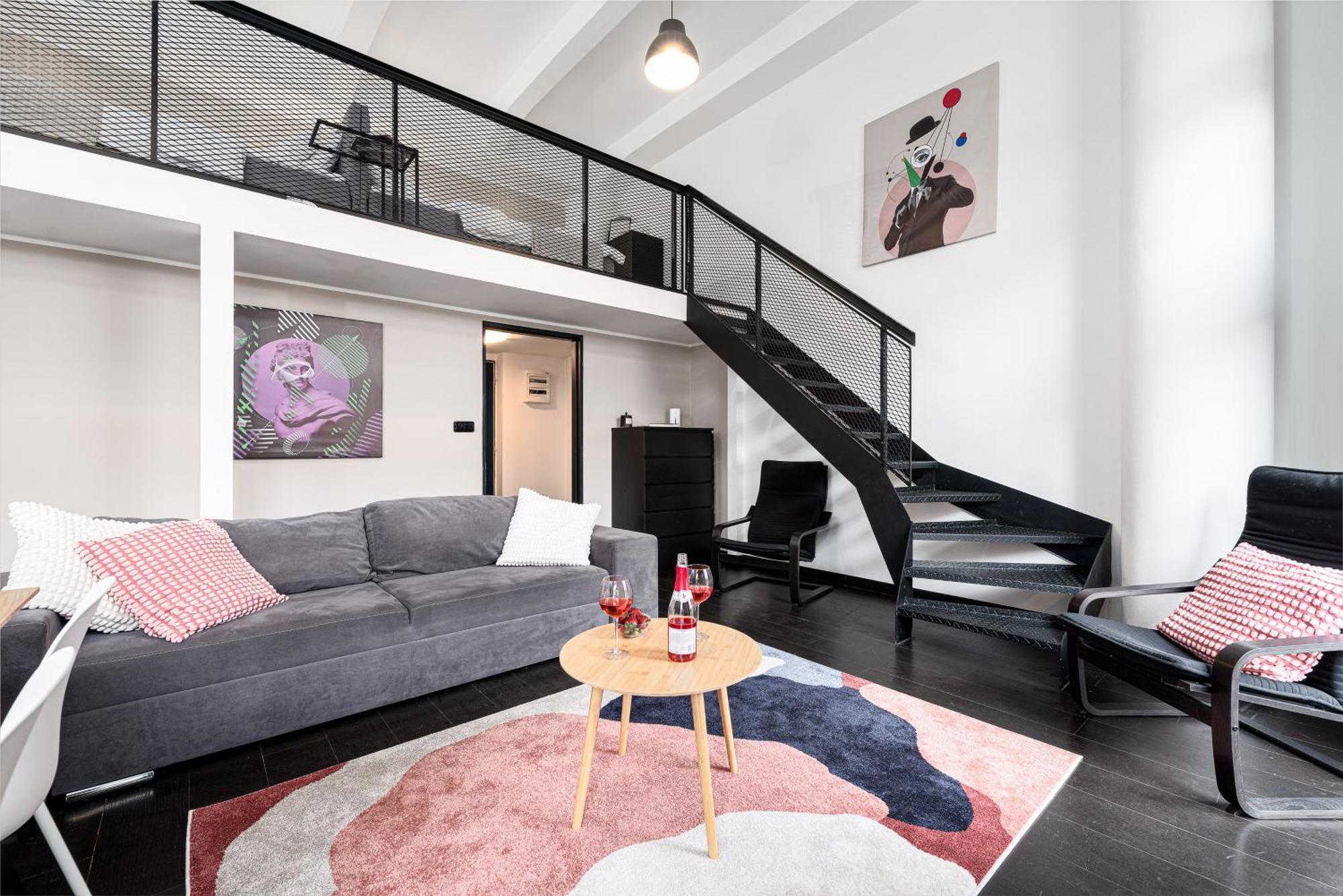 With Large Balcony, Parking Lägenhet *