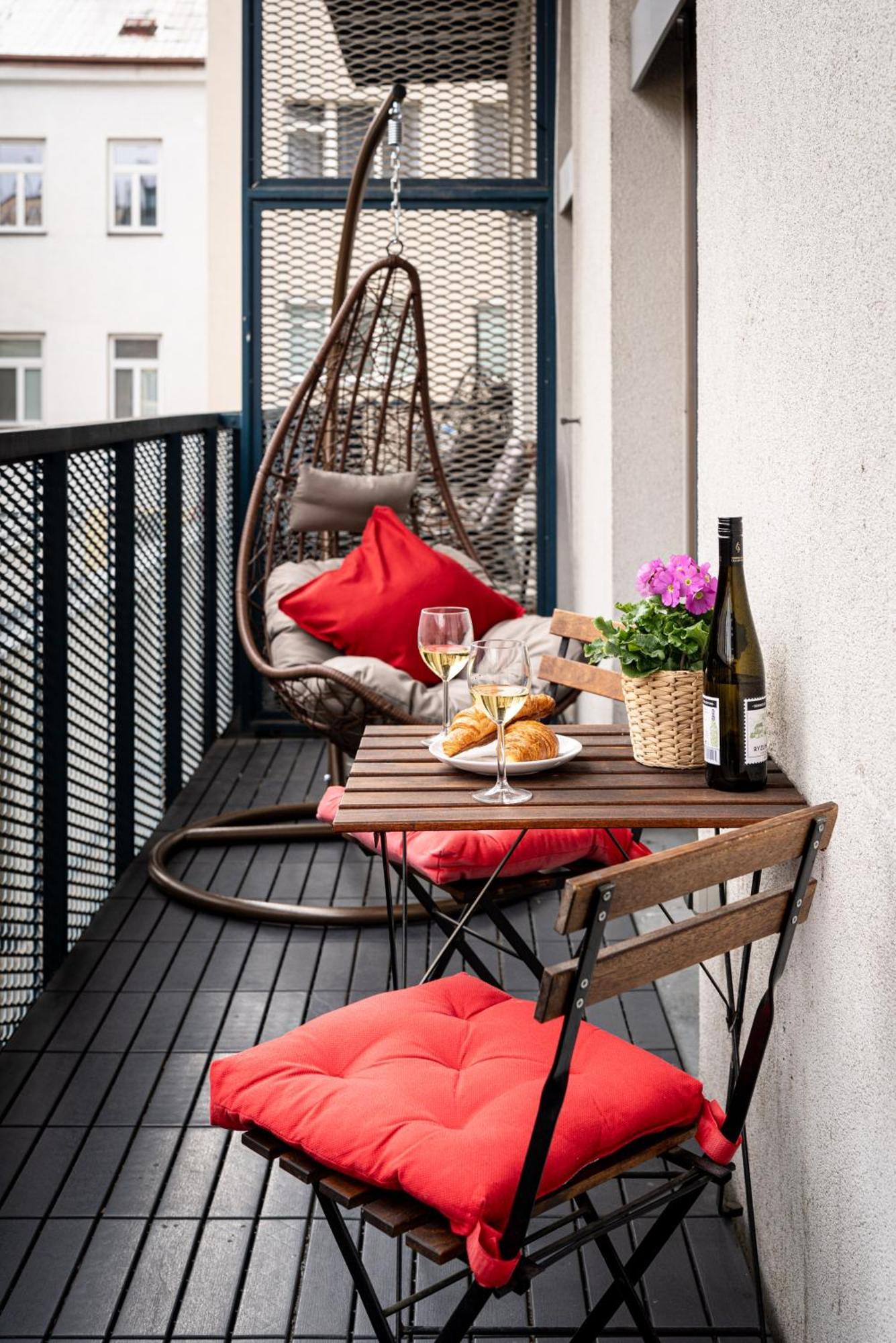 Lägenhet With Large Balcony, Parking