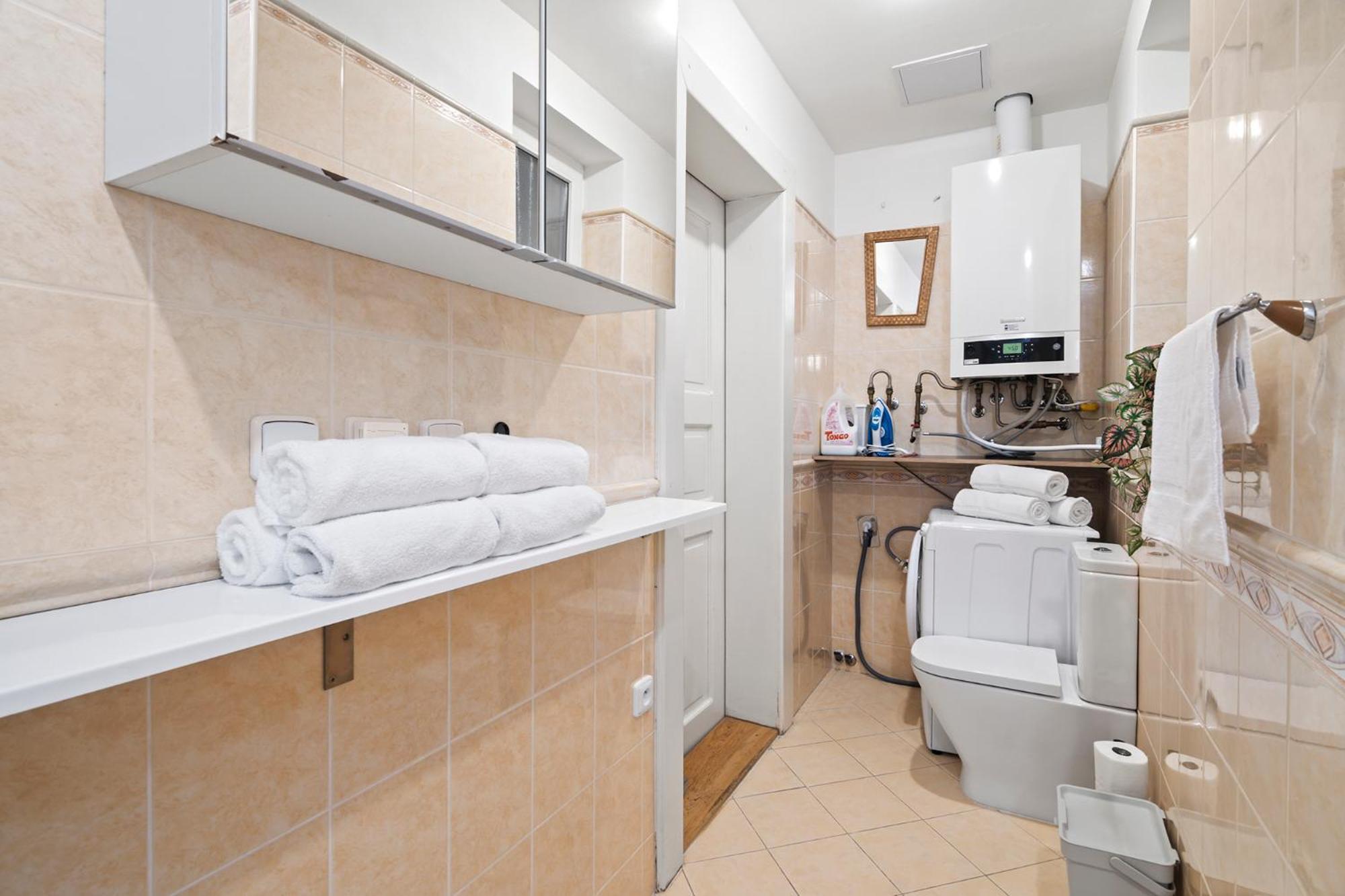 Vintage Apts In Heart Of By Michal&friends *