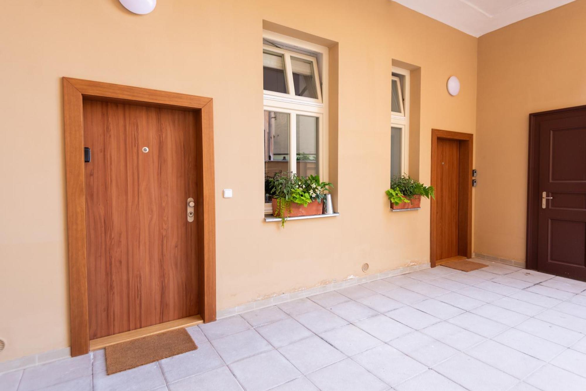 Modern & Spacious Near The Old Town Apartment *
