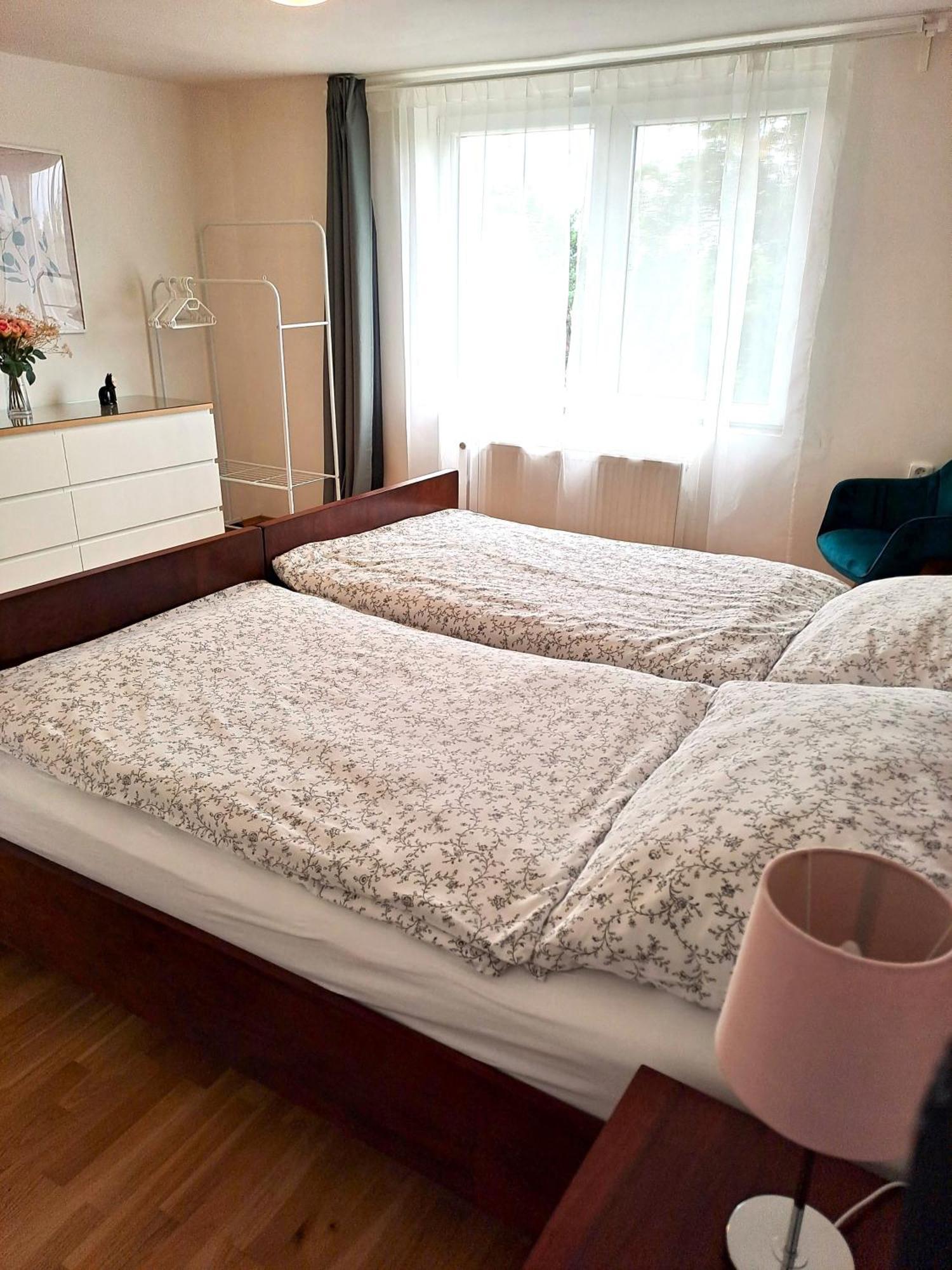 Apartmanovy Dum Se Zahradou V Klidne Casti Prahy Lägenhet
