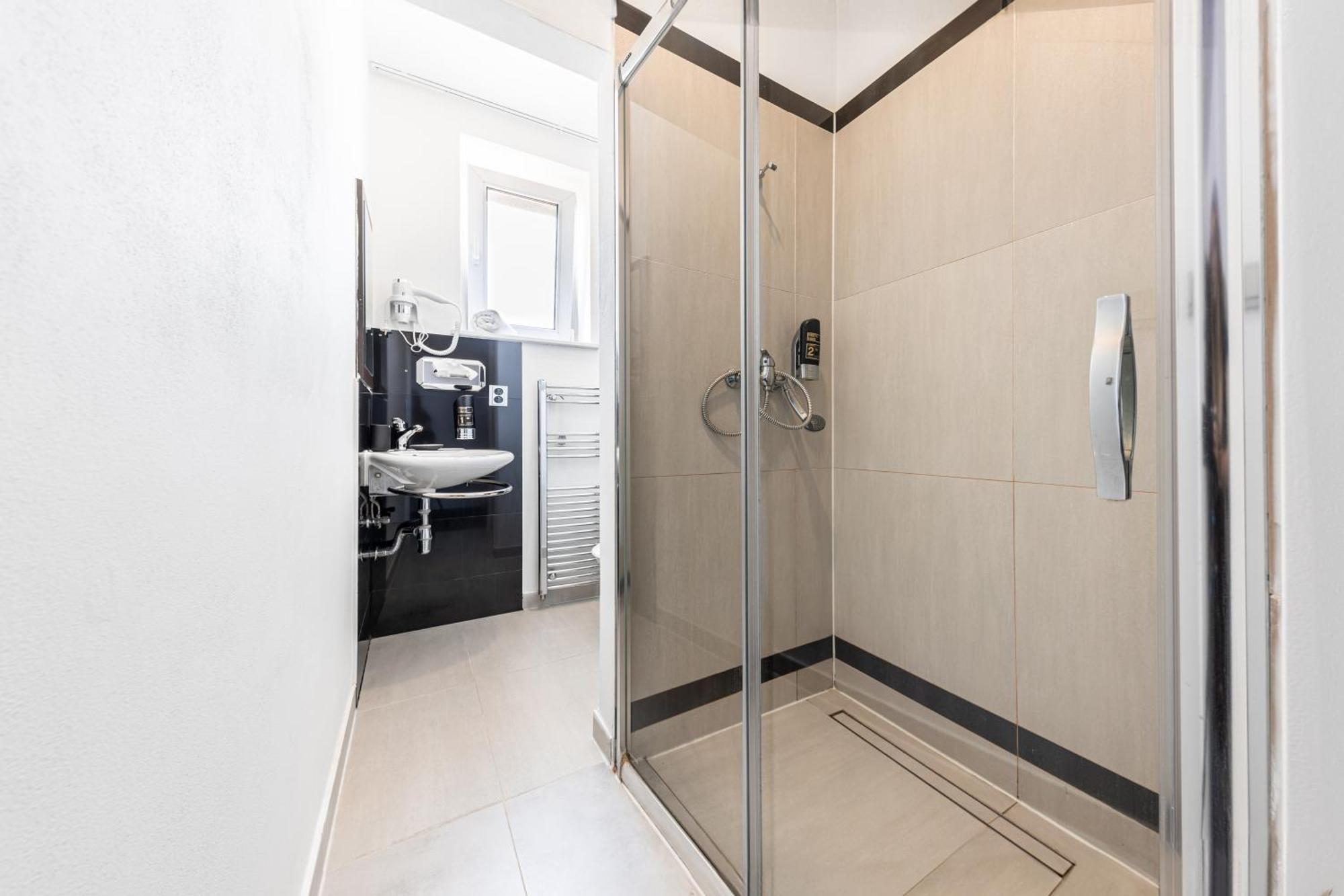 Hotel A1 Royal Plaza