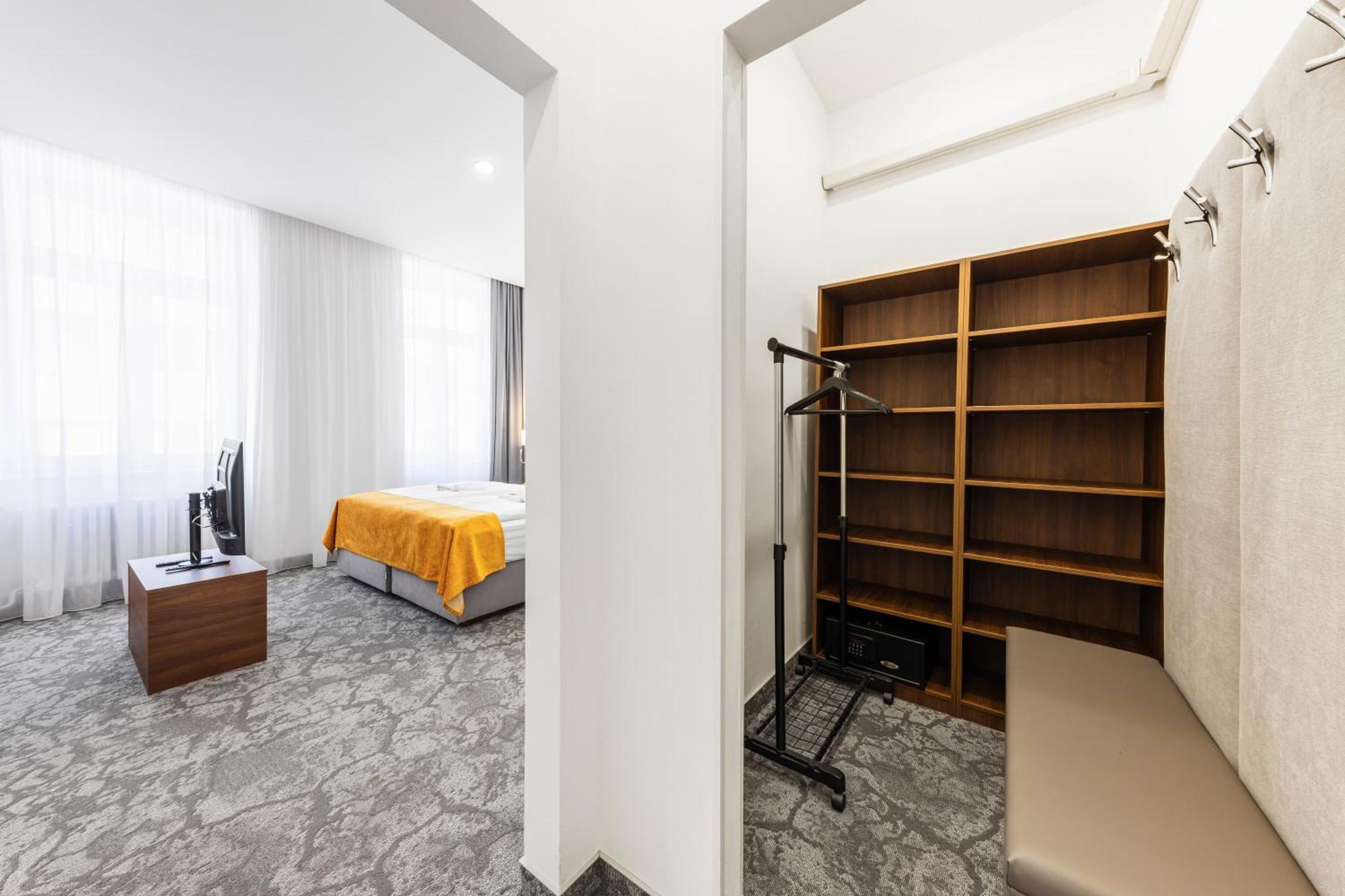 A1 Royal Plaza Hotel 3*