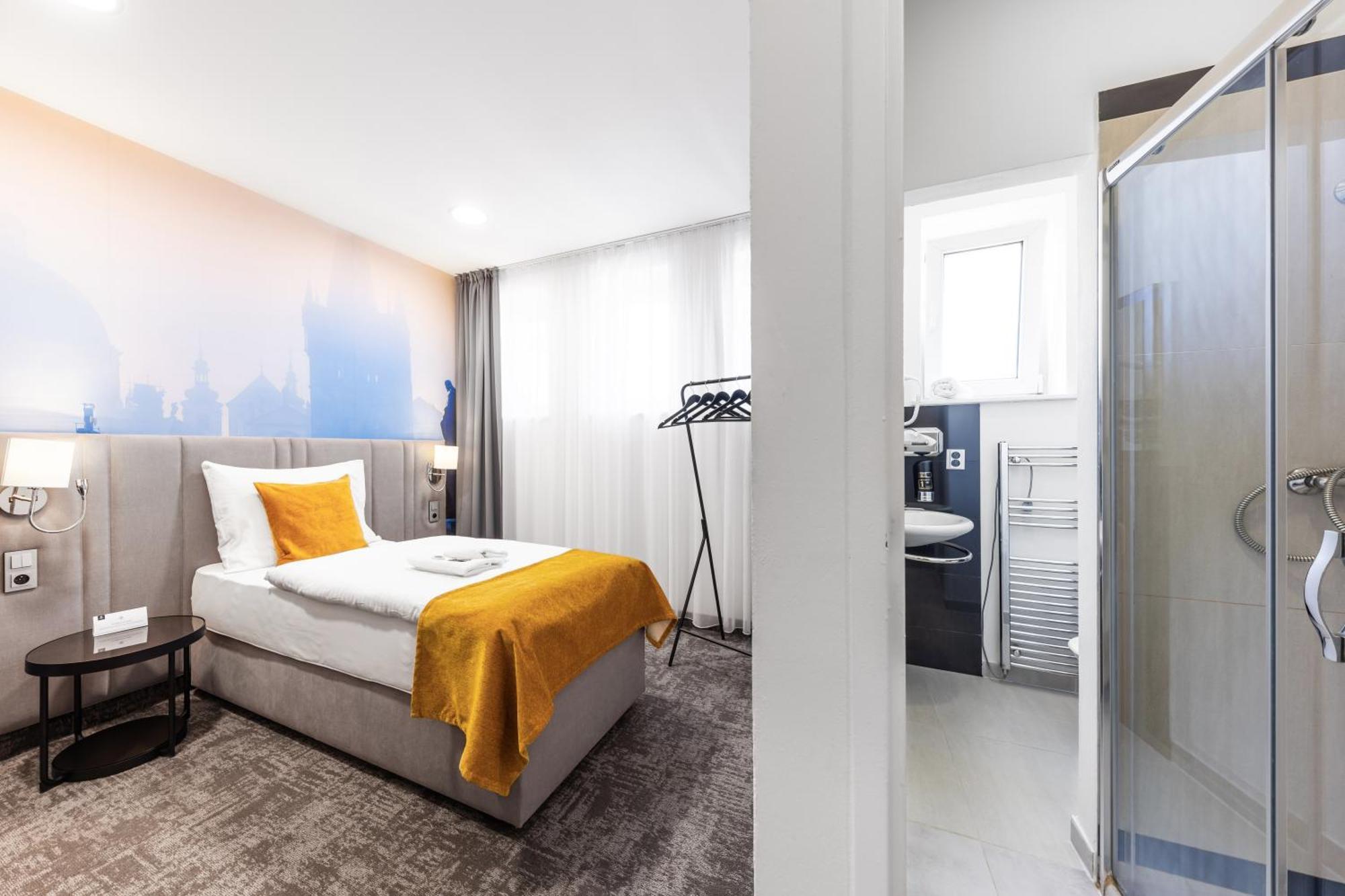 Hotel A1 Royal Plaza