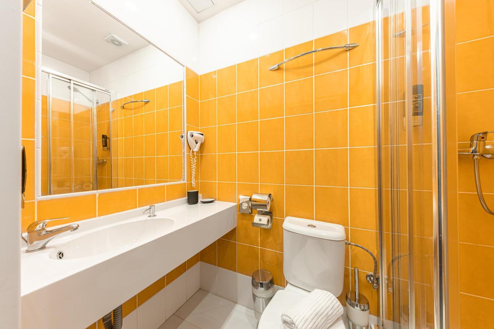 A1 Royal Plaza Hotel 3*