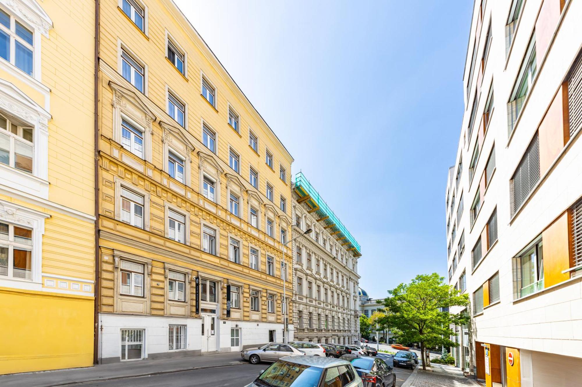A1 Royal Plaza Hotel 3*