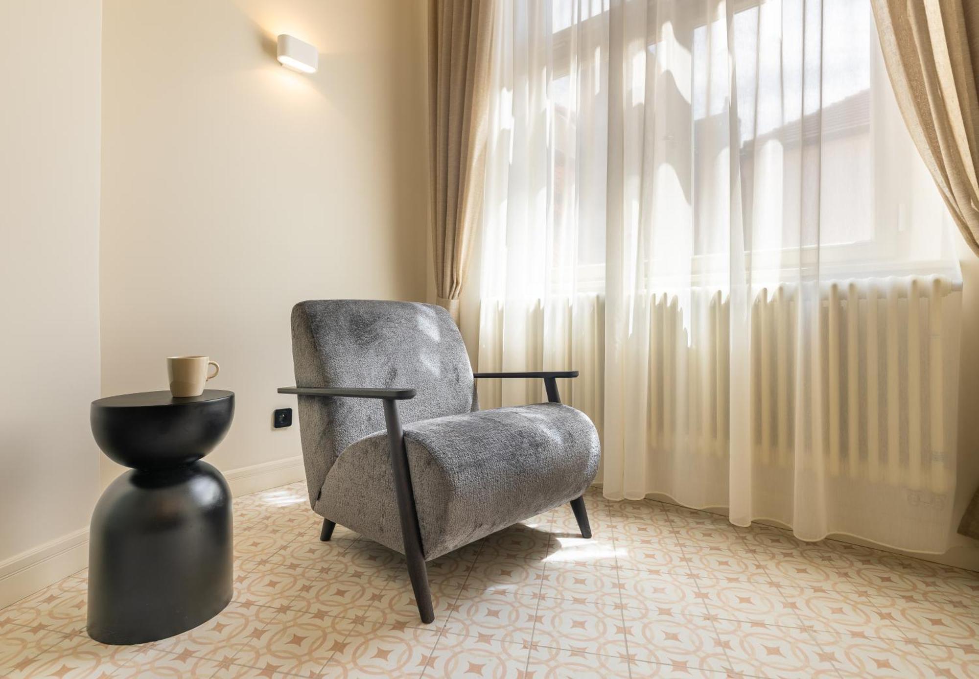 Luxury 2 Bedroom With Ac In The Old Town Apartment