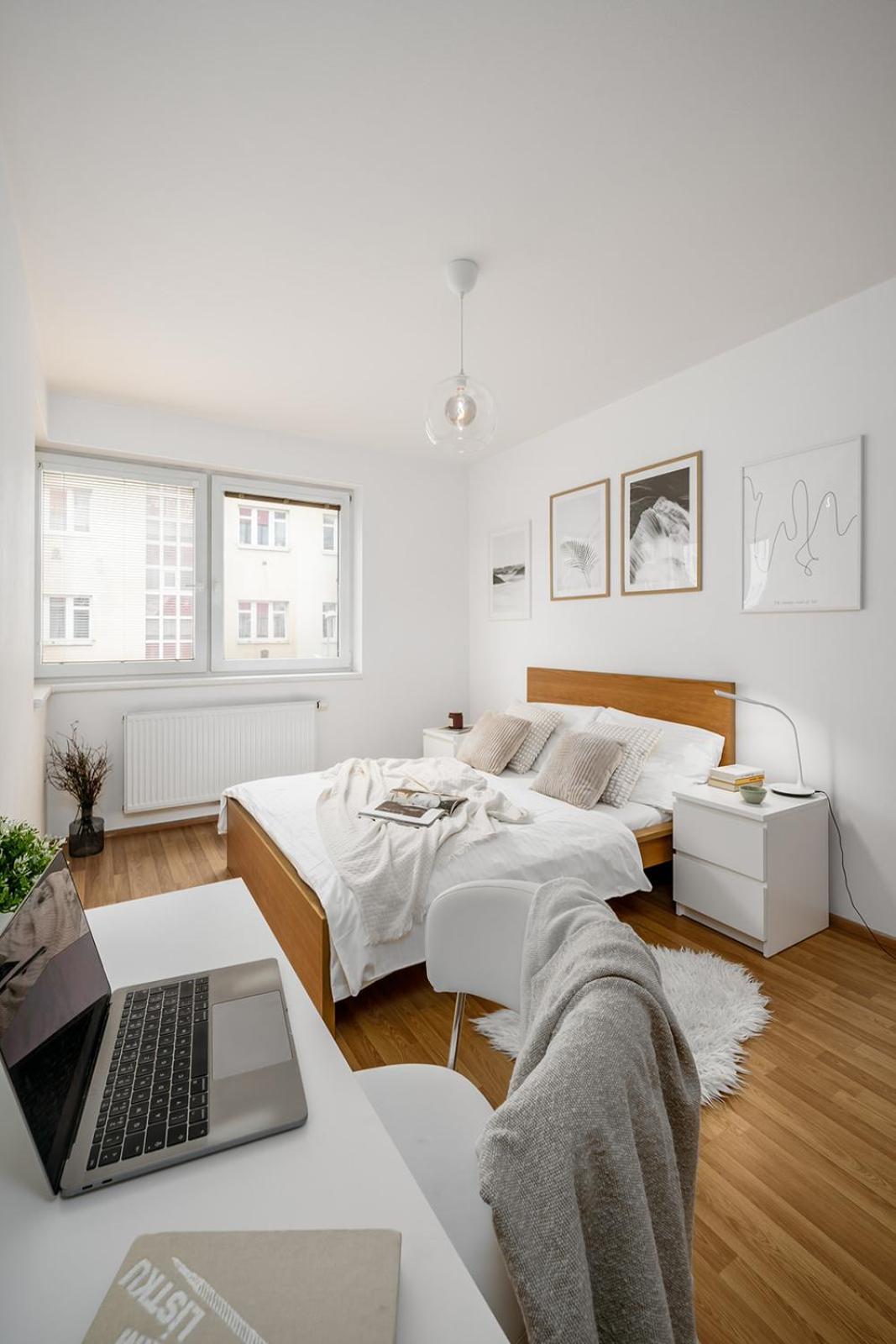 Days - Bright - Balcony - Private Parking Prag