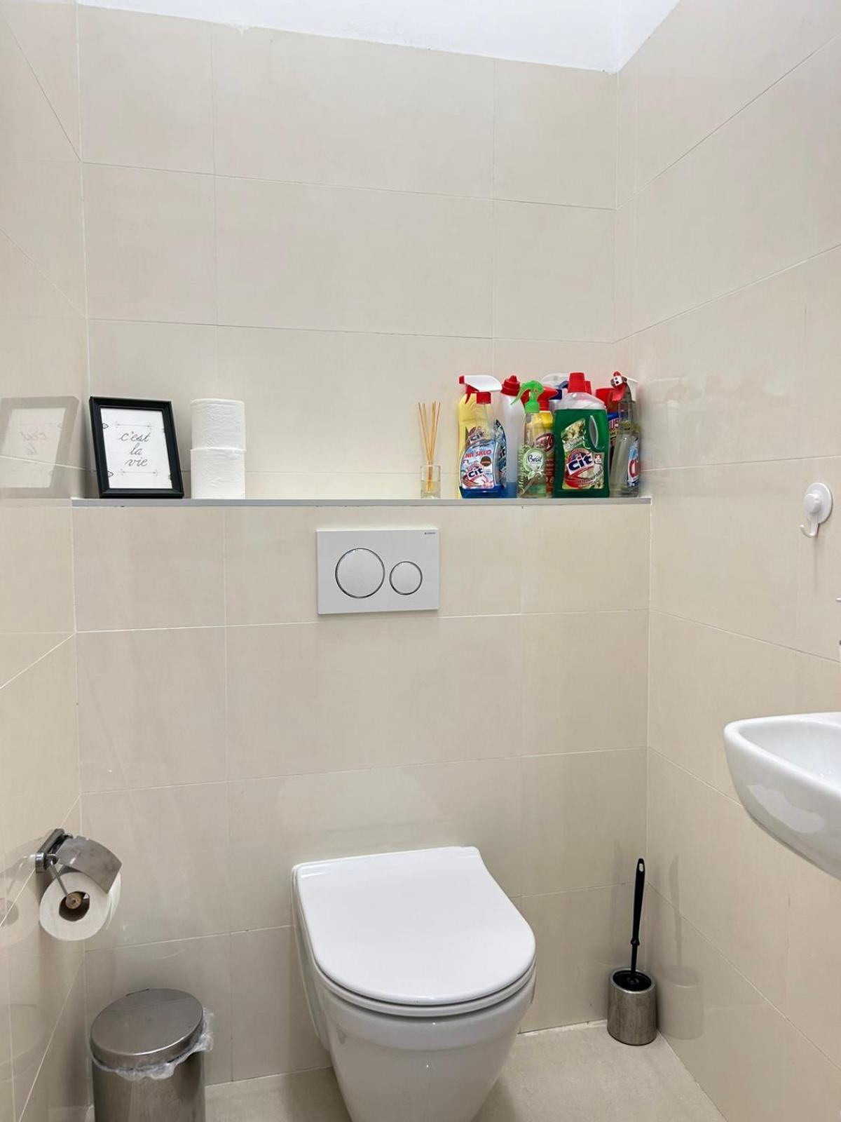 Entire Unit In The Center Of