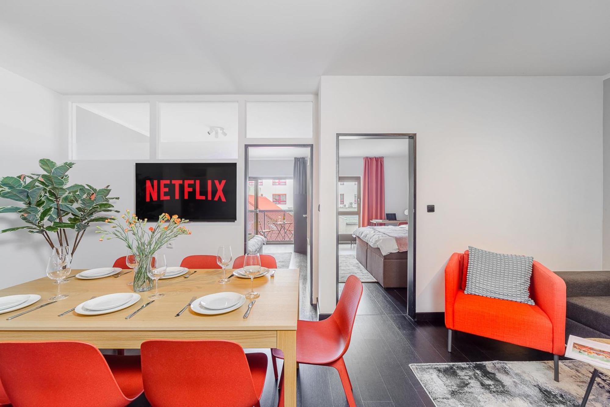 With Large Balcony, Parking * Prag