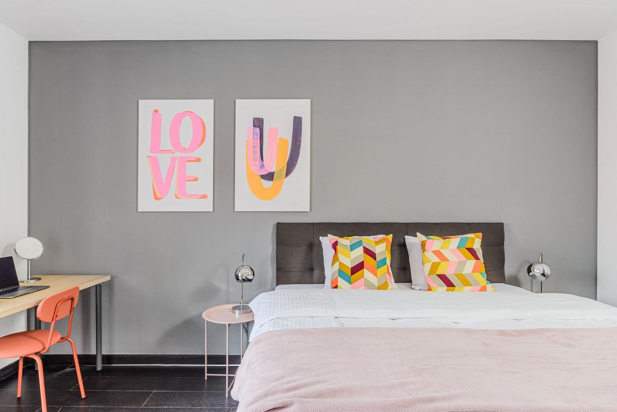 With Large Balcony, Parking Prag