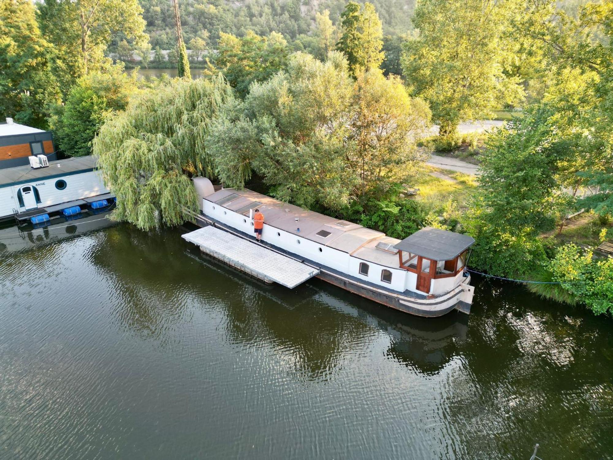 On Boat, Privat Pier, Free Parking *