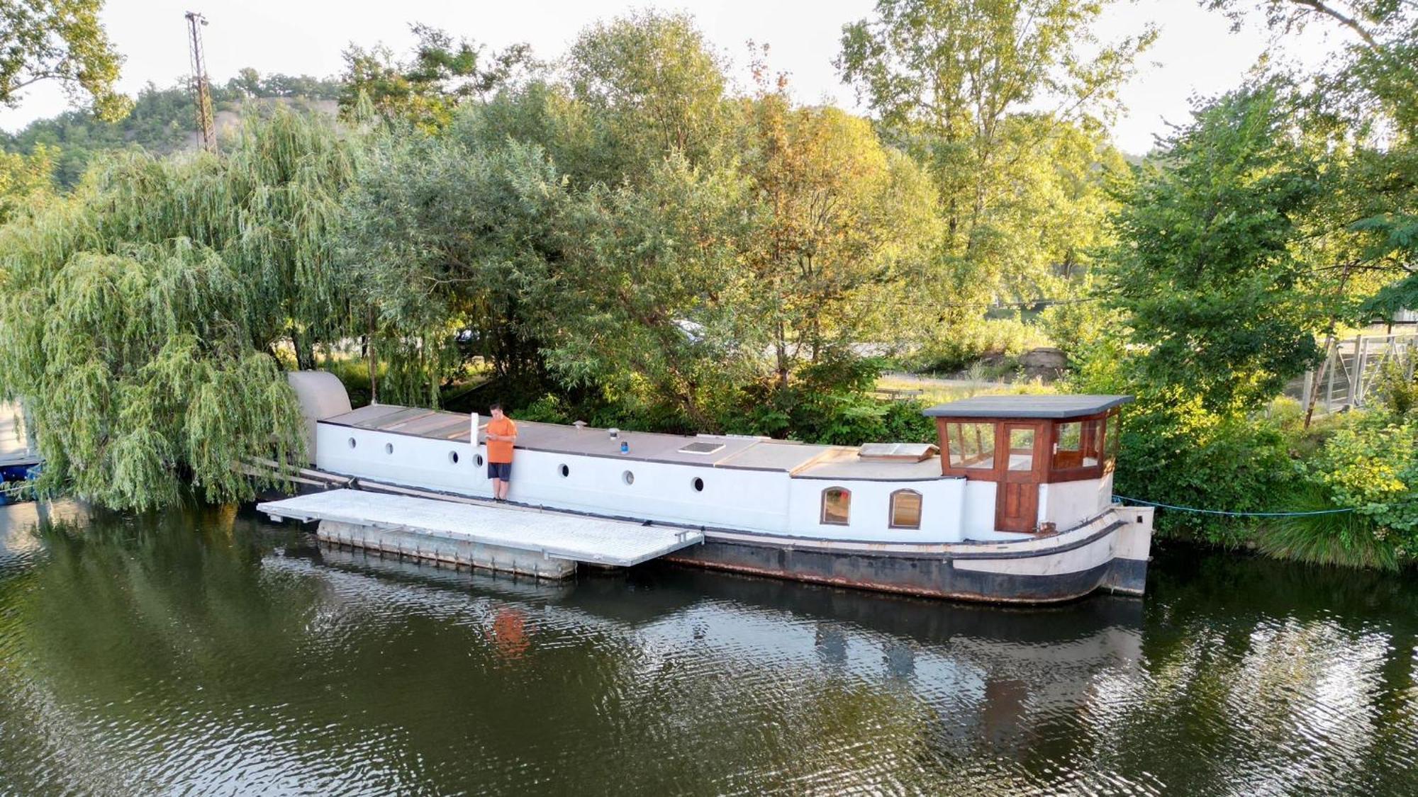 On Boat, Privat Pier, Free Parking