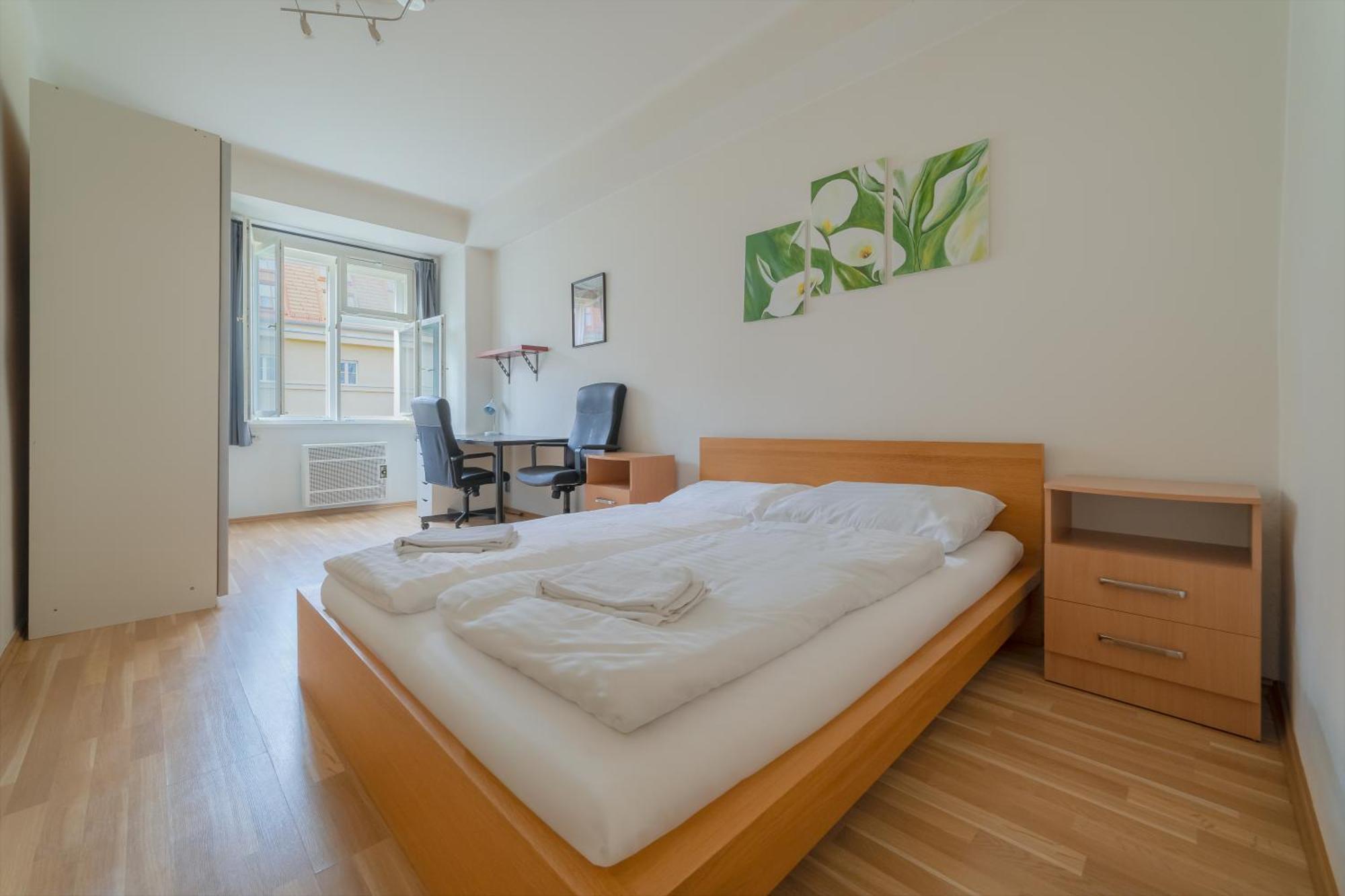 Apartment Spacious Central Budget-friendly By Rentez
