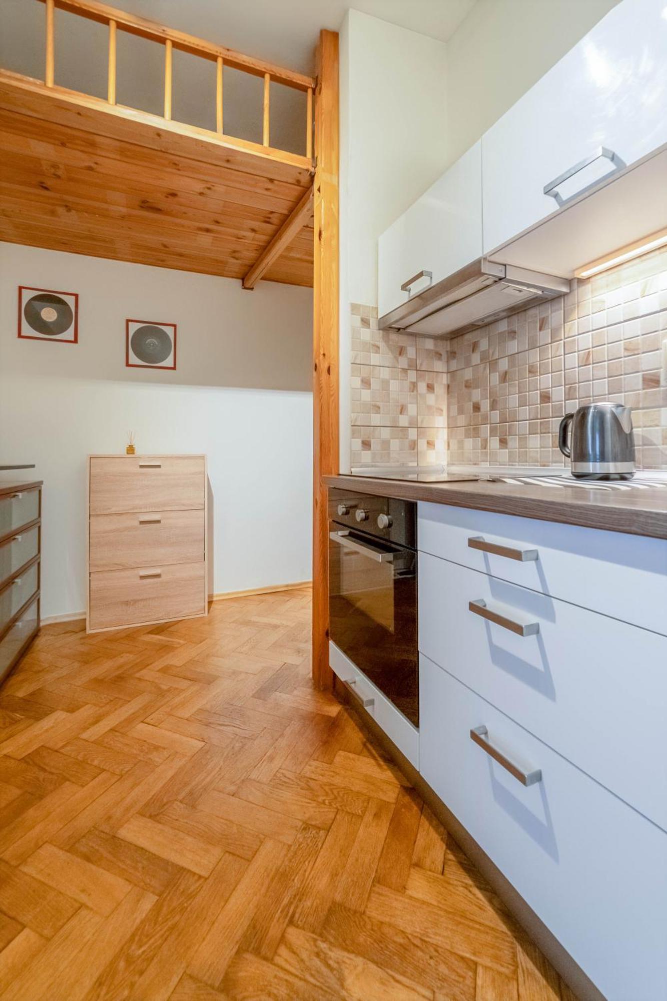 Spacious Central Budget-friendly By Rentez Apartment Prag