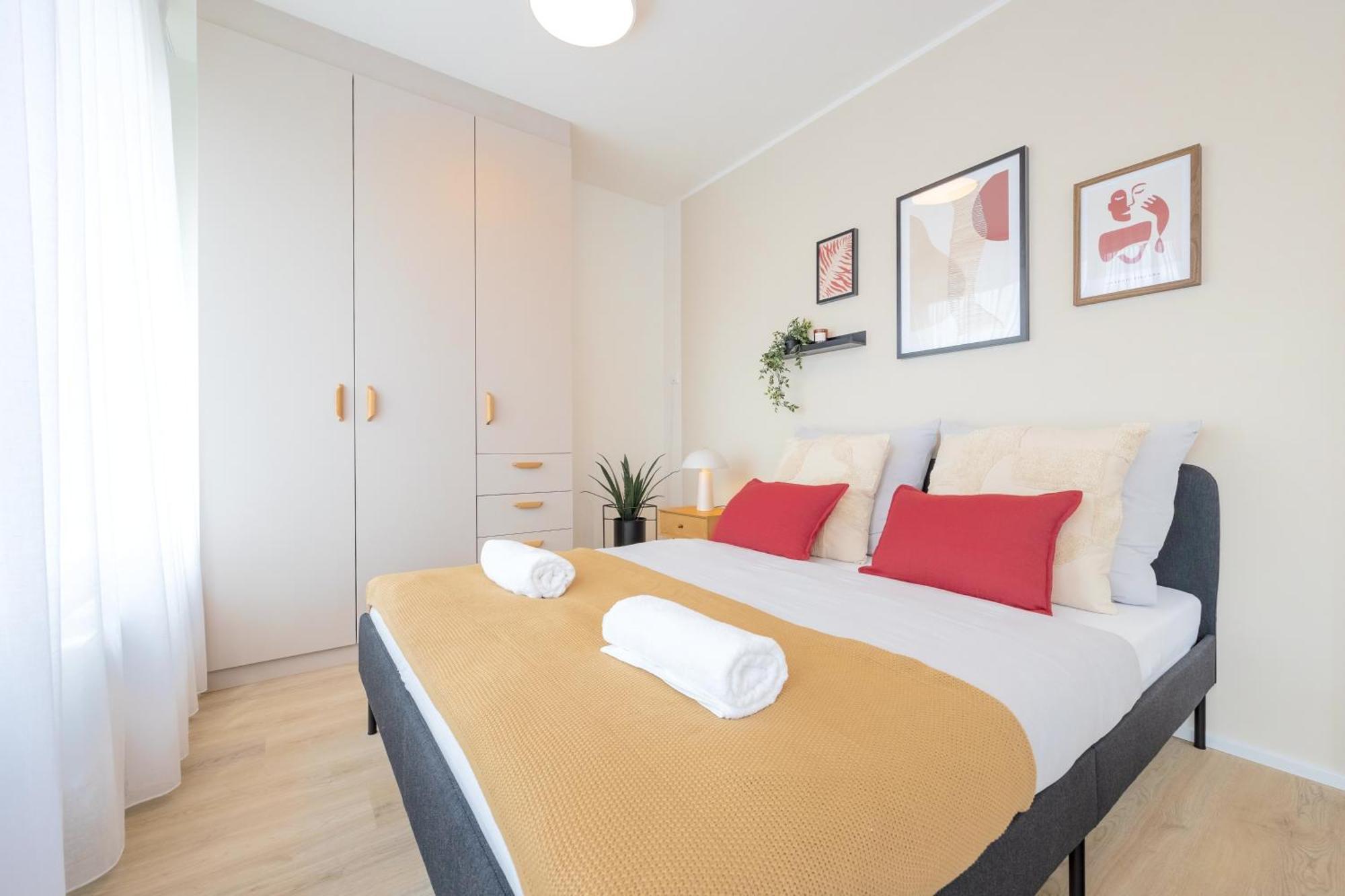 Apartment Bright 2br - 4th Floor, Balcony, Free Parking By Gravity Prag
