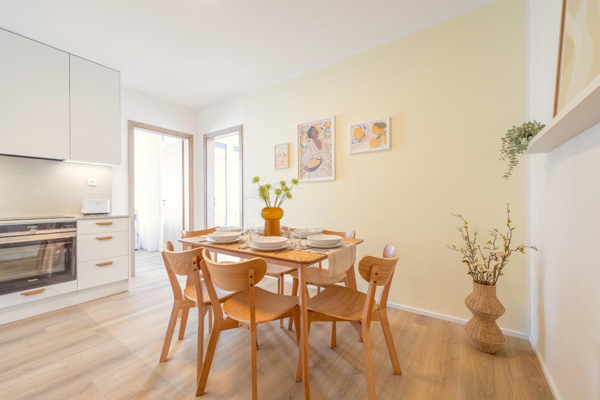 Bright 2br - 4th Floor, Balcony, Free Parking By Gravity * Prag