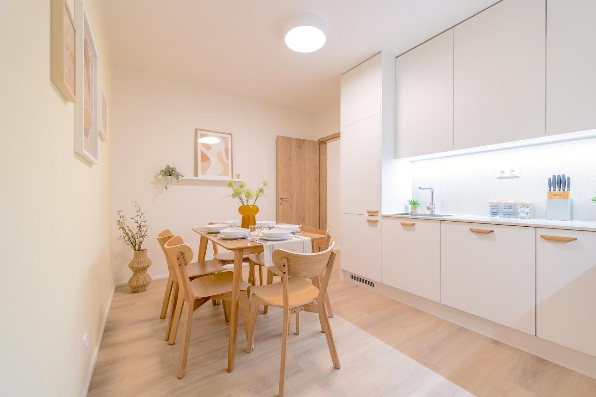Bright 2br - 4th Floor, Balcony, Free Parking By Gravity Apartment *