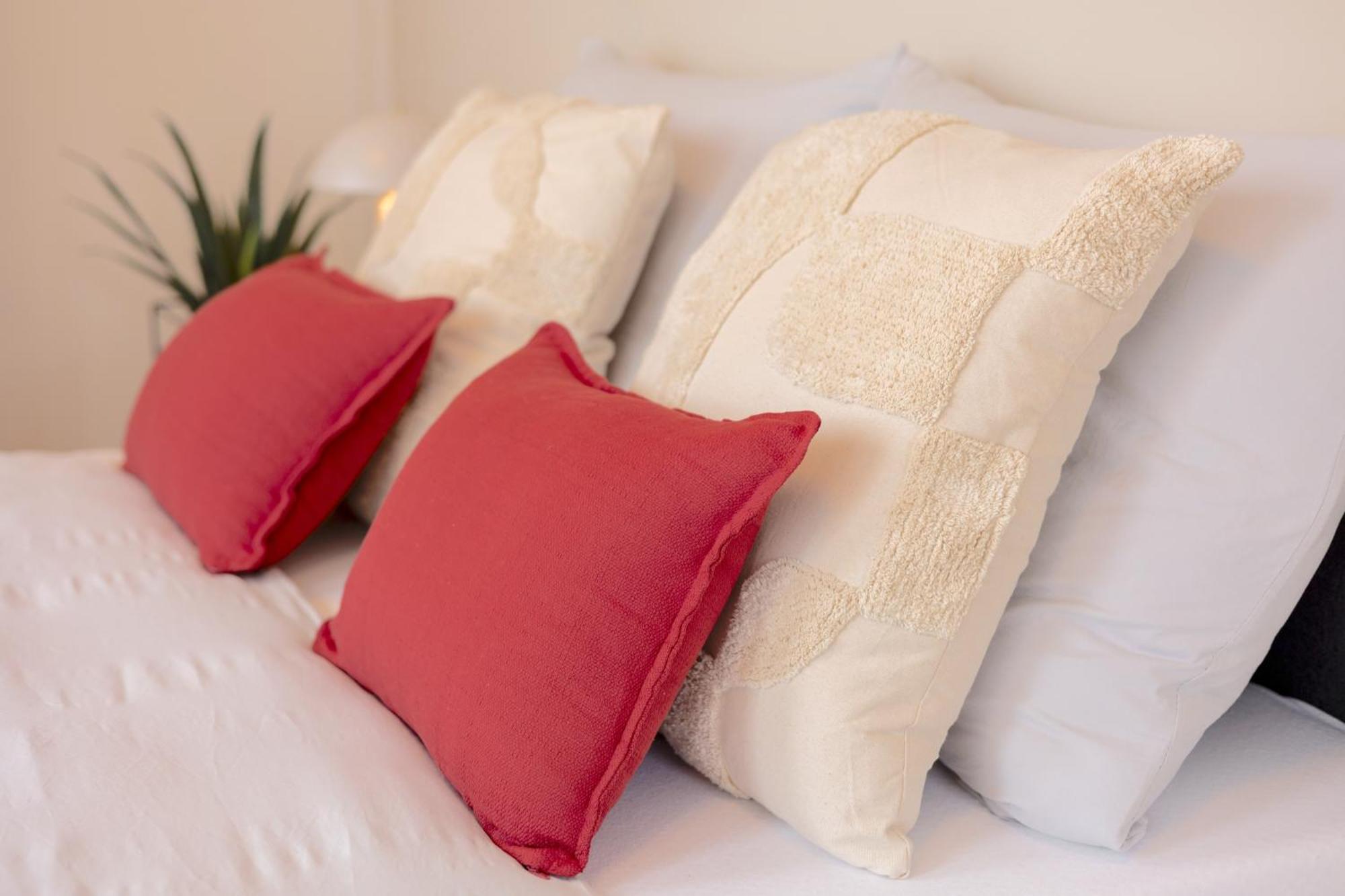 Bright 2br - 4th Floor, Balcony, Free Parking By Gravity * Praha