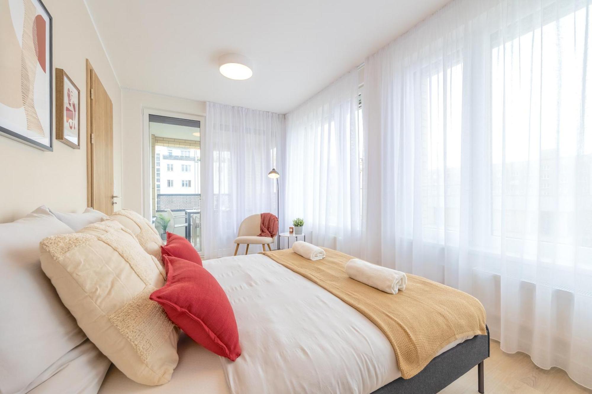 Apartment Bright 2br - 4th Floor, Balcony, Free Parking By Gravity *