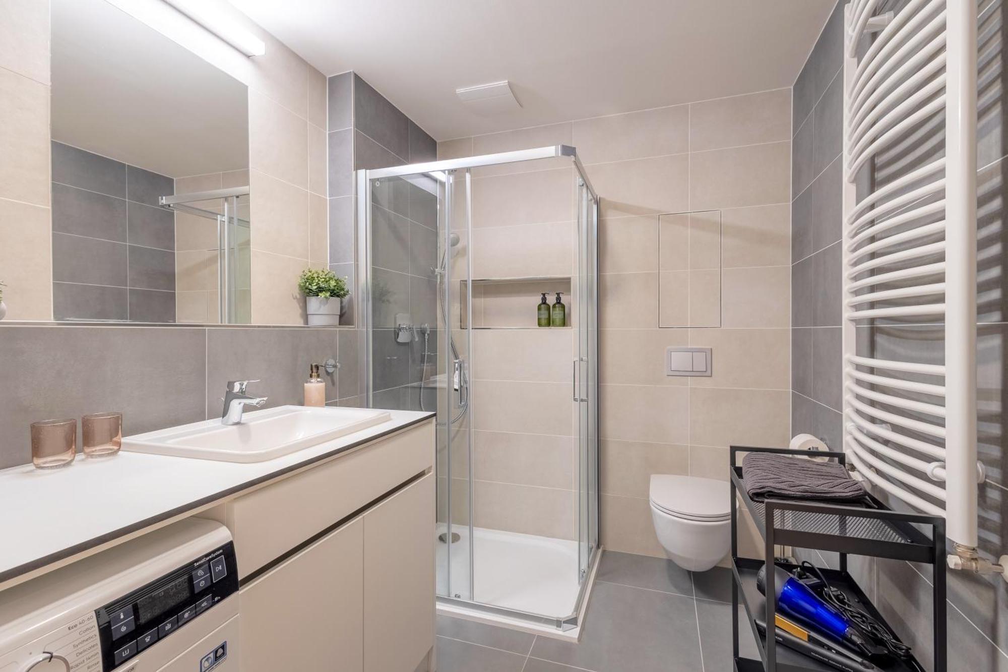 Apartmán Bright 2br - 5th Floor, Balcony, Free Parking By Gravity *