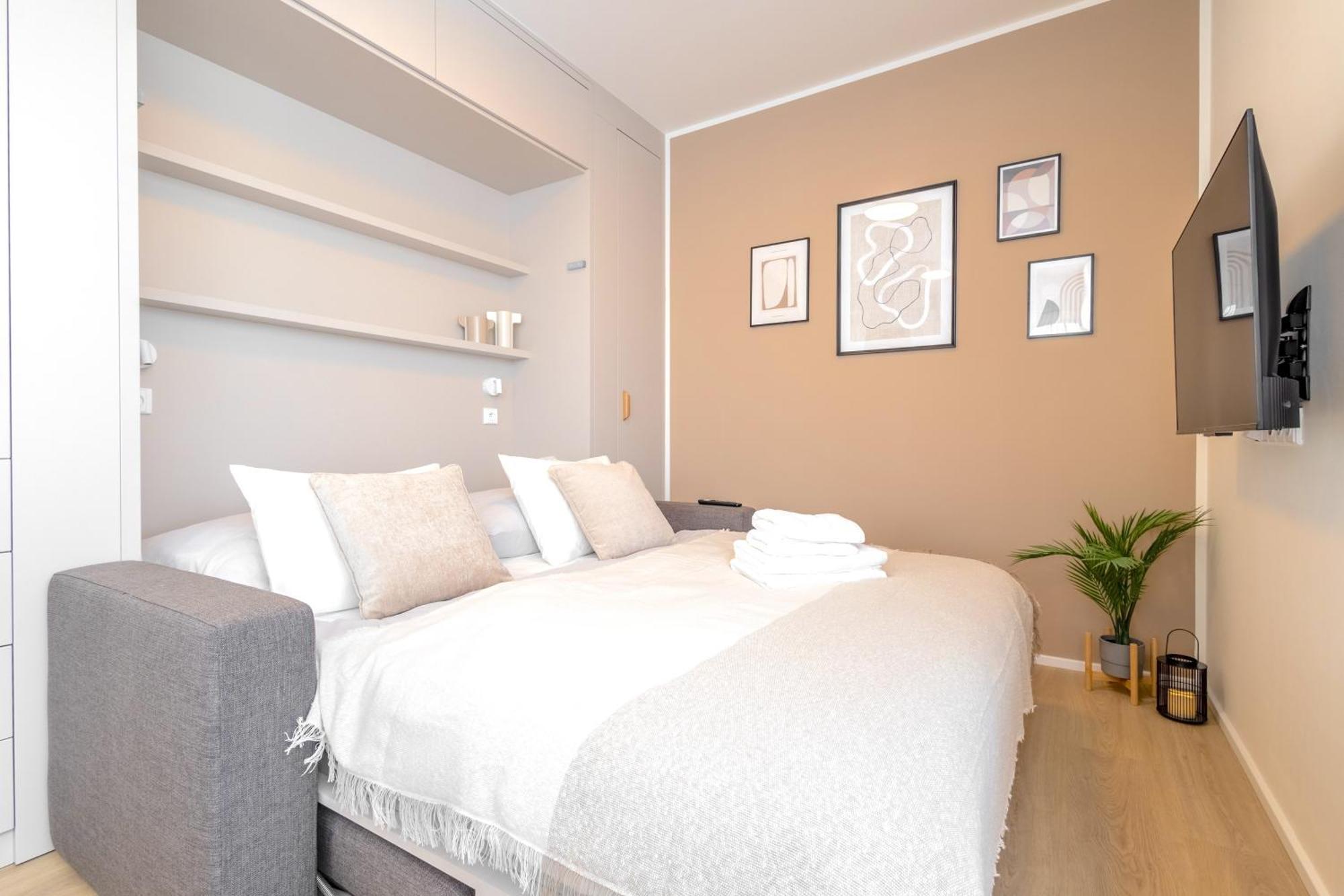 Bright 2br - 5th Floor, Balcony, Free Parking By Gravity Apartmán Praha