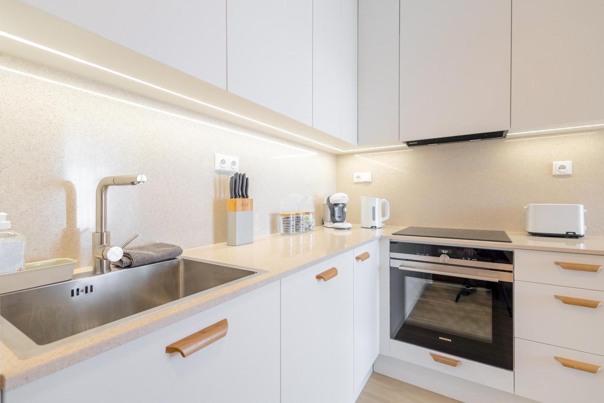 Apartmán Bright 2br - 5th Floor, Balcony, Free Parking By Gravity *