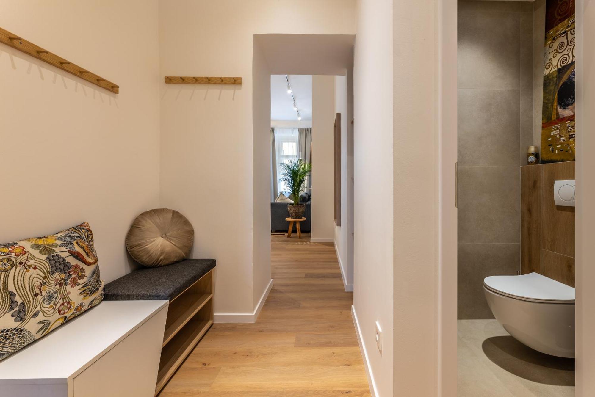 Boho Renovated Close To National Theather Apartment Prague