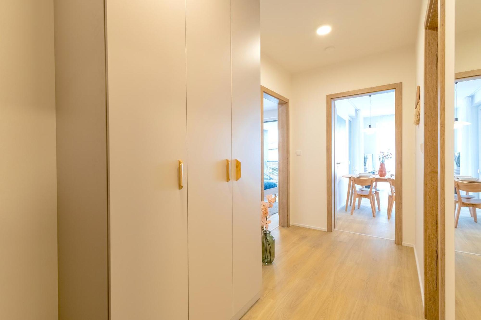 Design - Balcony, Free Parking, Yoga, 10 Mins To Center, By Gravity *