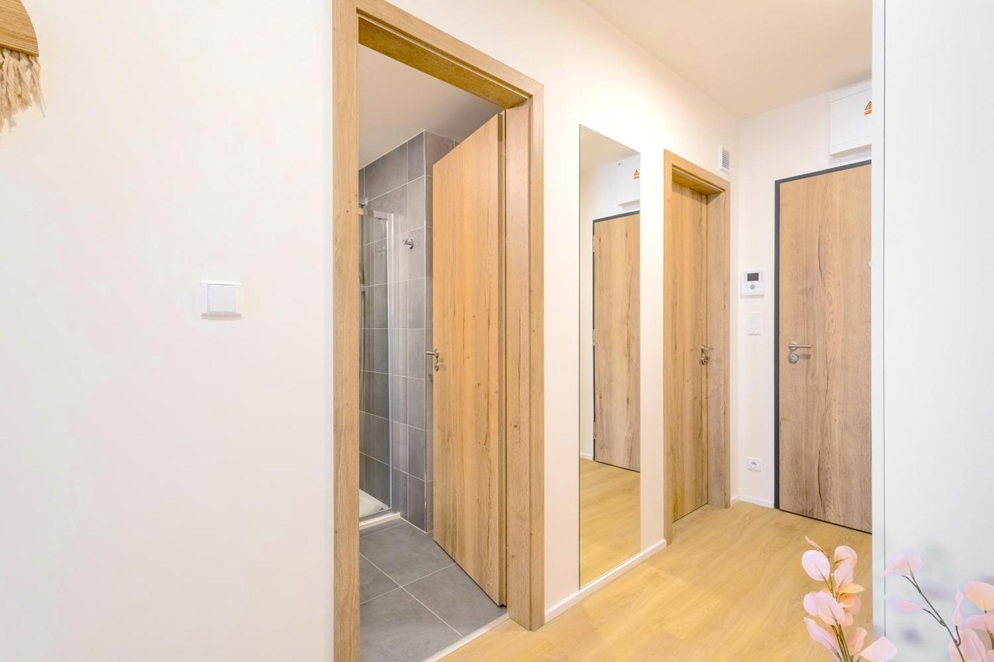 Design - Balcony, Free Parking, Yoga, 10 Mins To Center, By Gravity