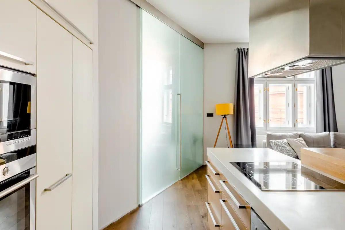 Days - Designer - 1bdr - Workspace - Imac - Netflix Apartment Prague