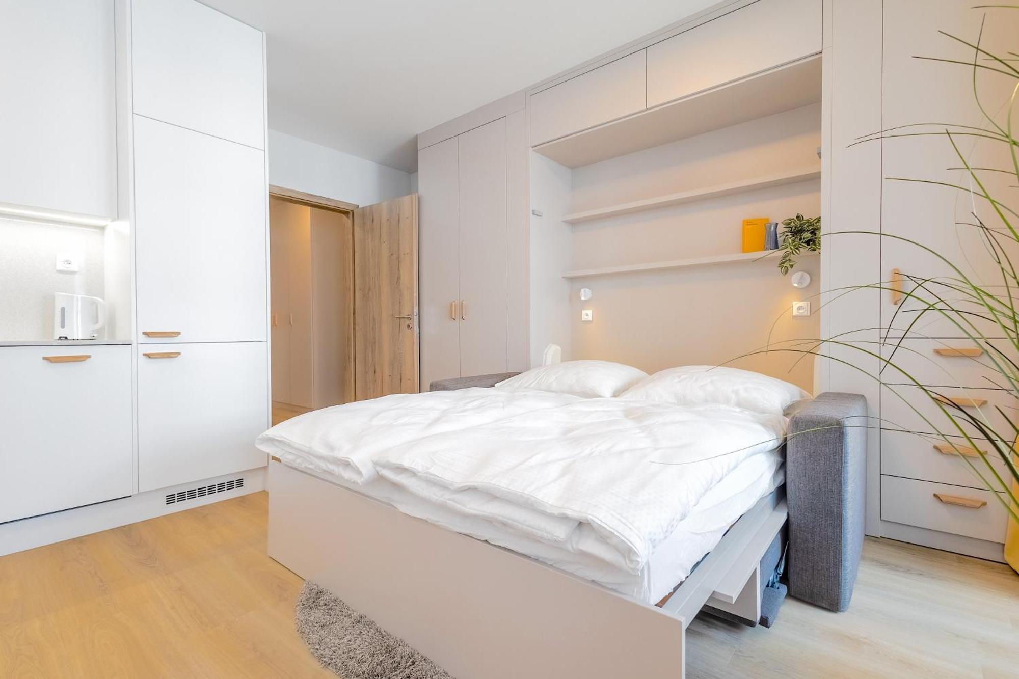 Yellow - Balcony, Free Parking, By Gravity Apartment Prague
