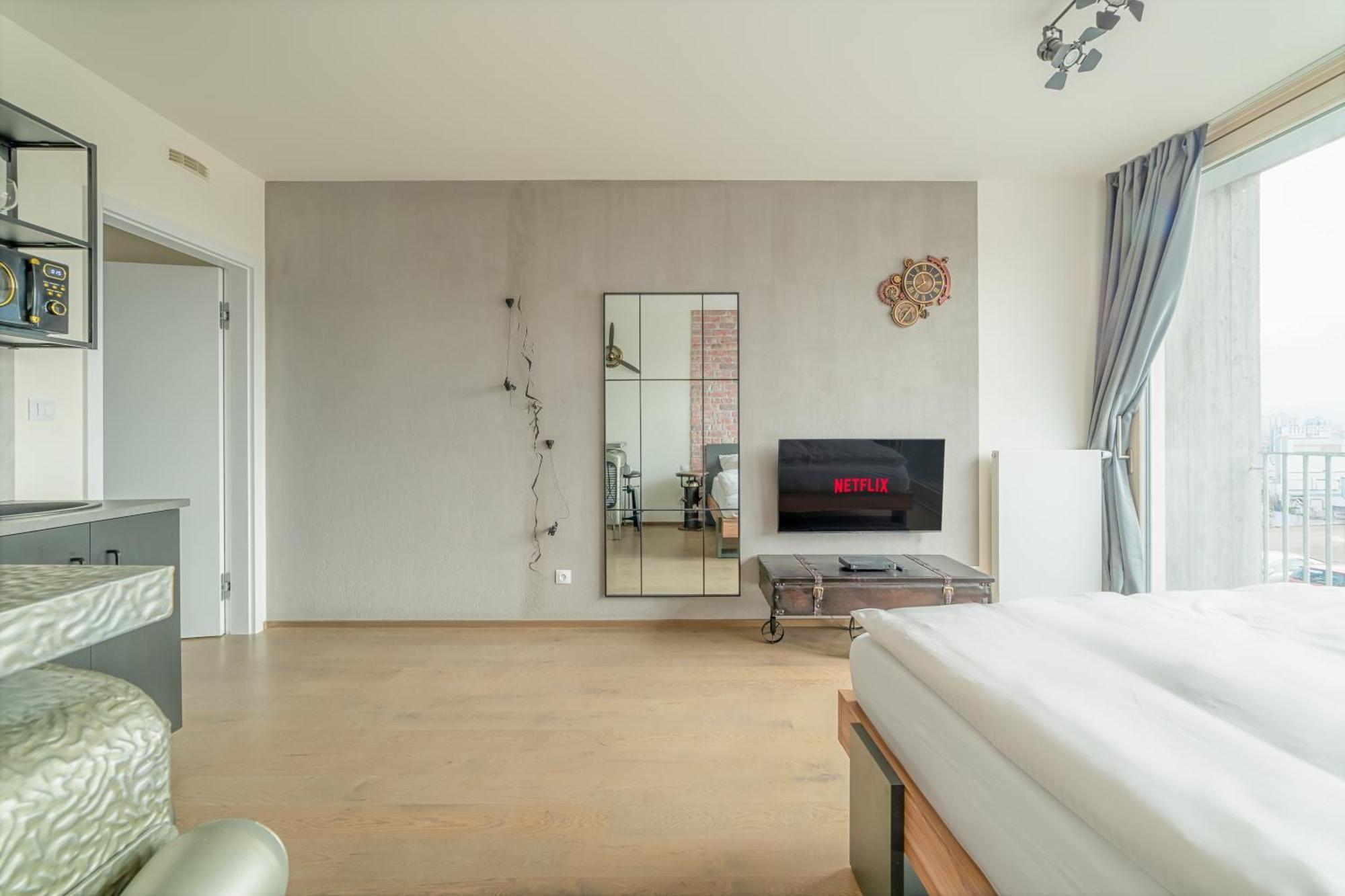 Apartment Industrialux By Rentez Prag