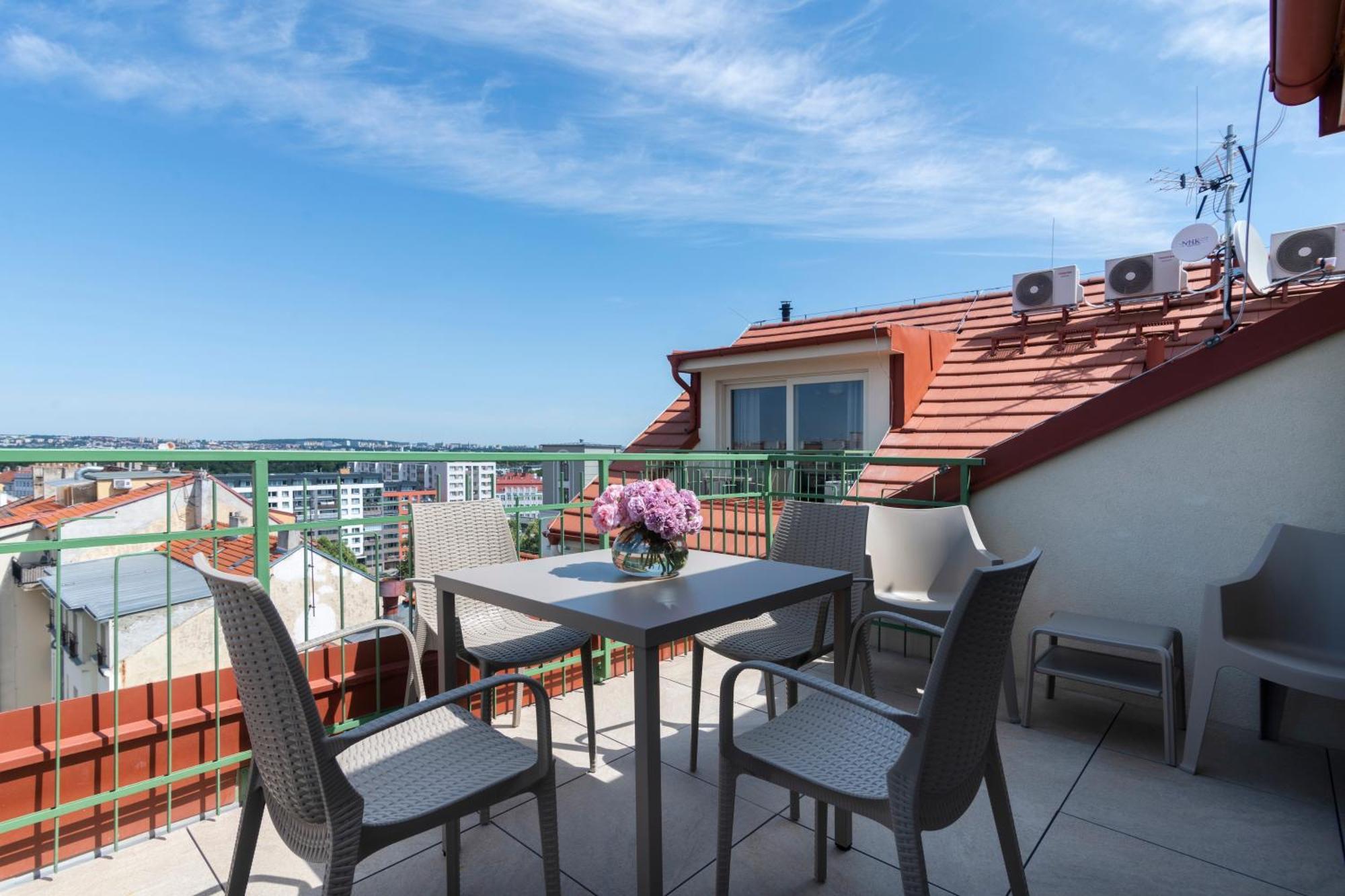 Encore Boutique By Dwellfort Prag