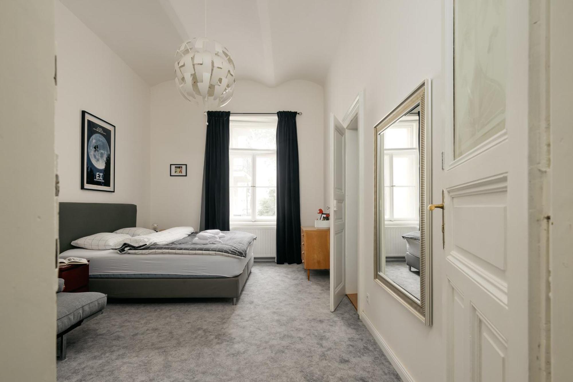 Comfortable And Cosy A Few Steps From Dancing House And Naplavka Dance Apartment
