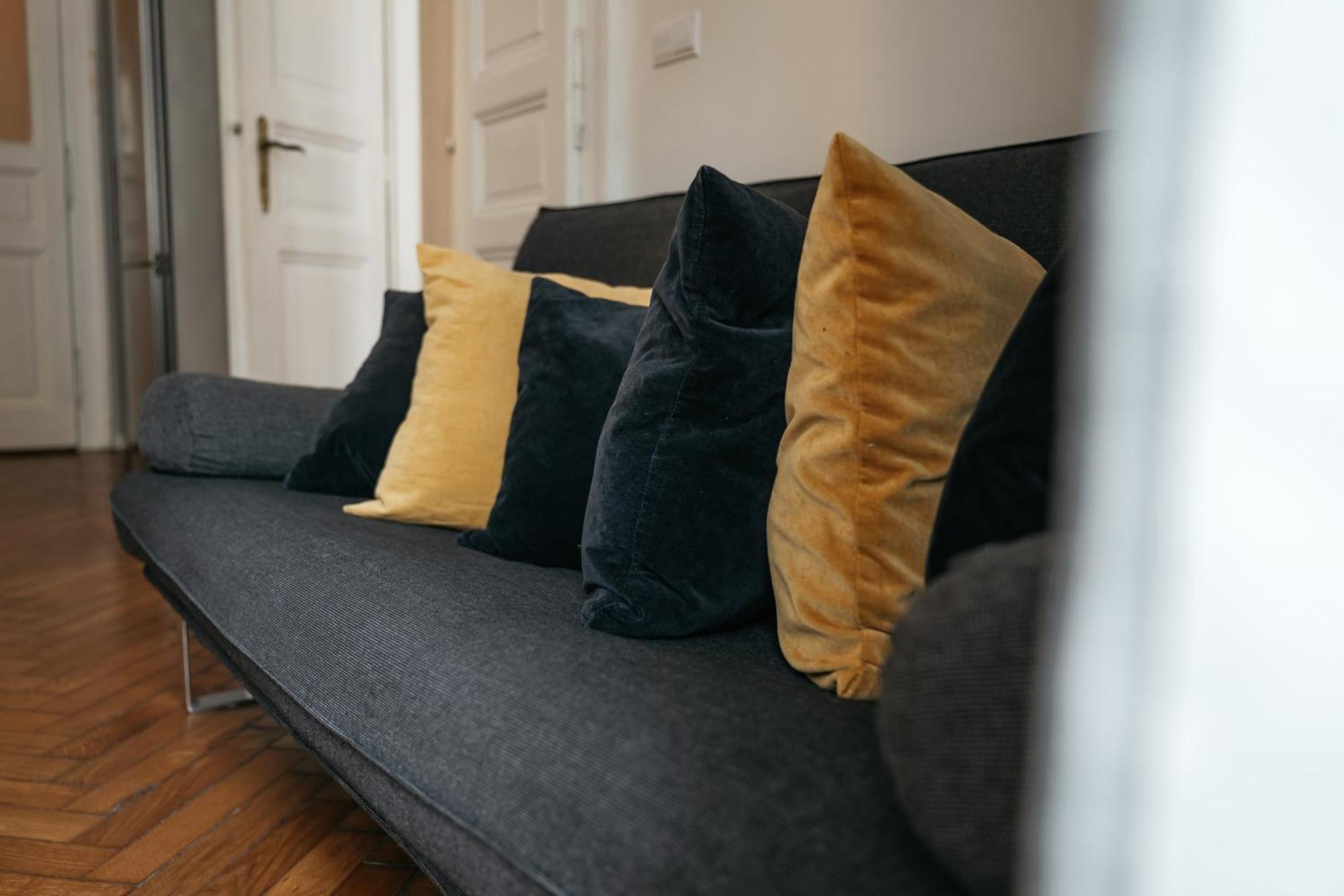 Comfortable And Cosy A Few Steps From Dancing House And Naplavka Dance Apartment