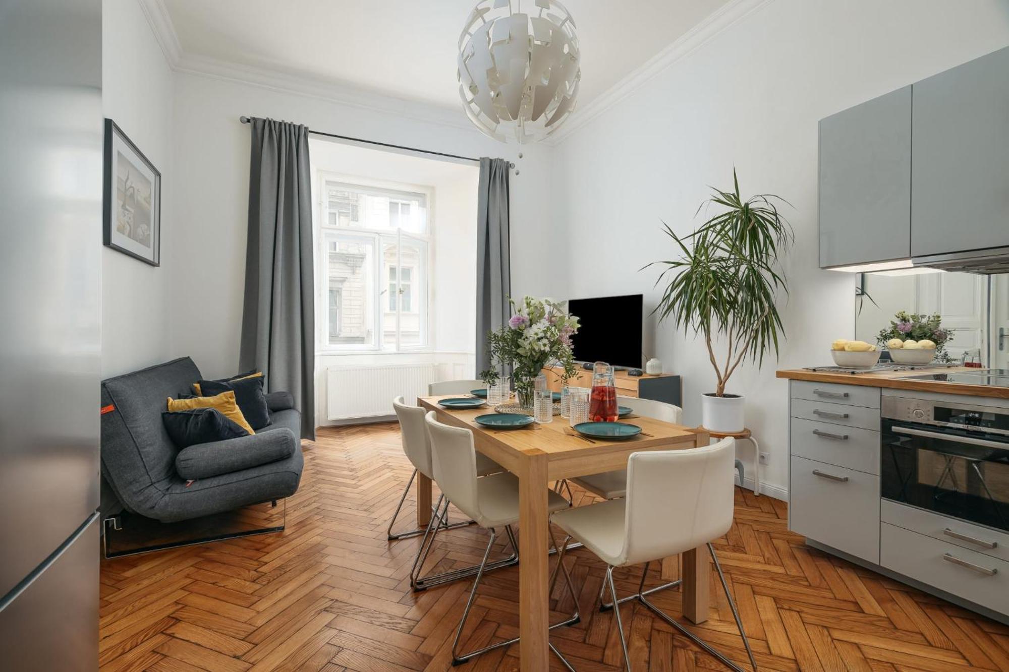 Comfortable And Cosy A Few Steps From Dancing House And Naplavka Dance Apartment Prag