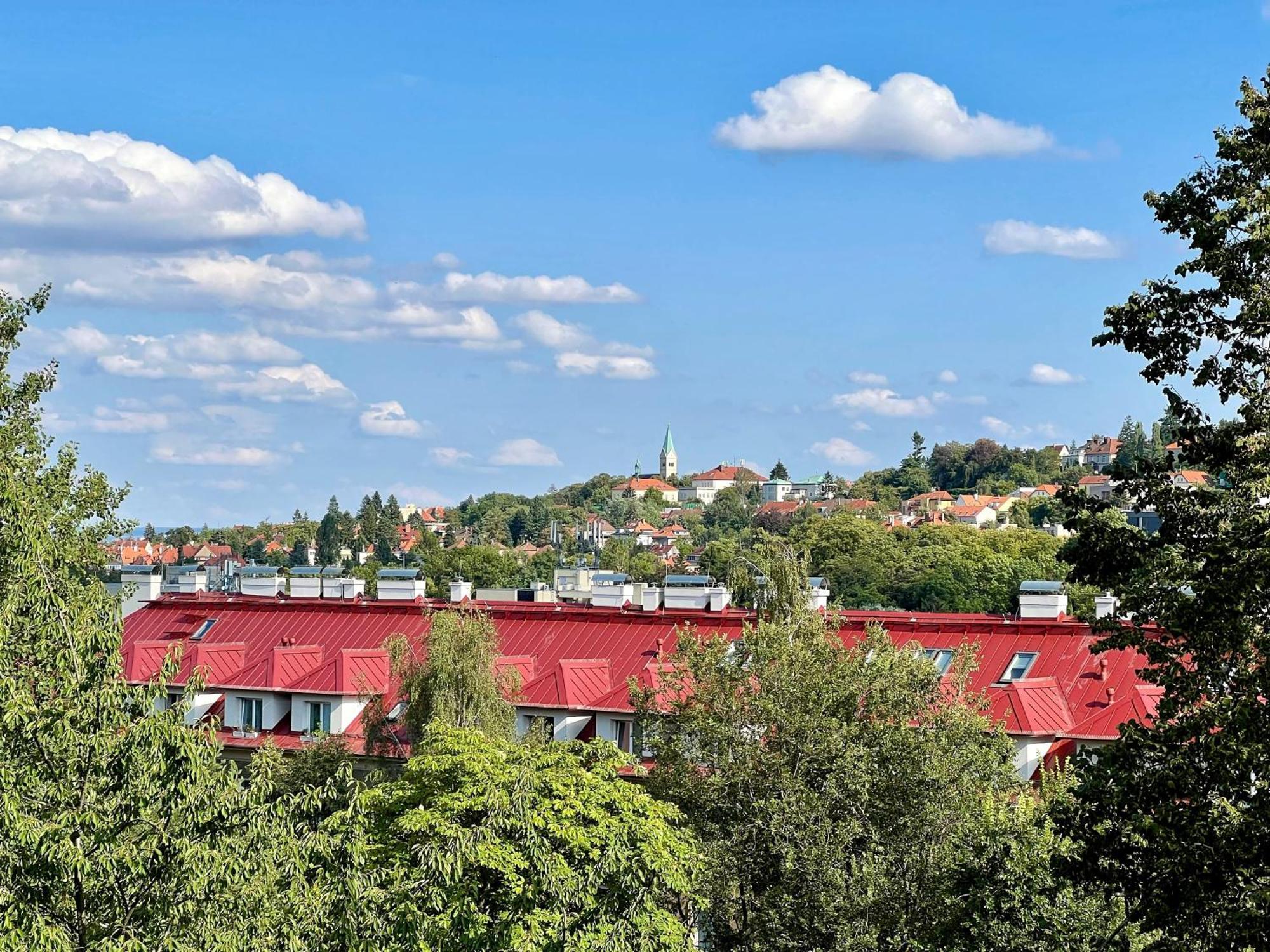 Apartment Jana's Wow Apt, 2br, Metro Next Door, Near The Airport Prag