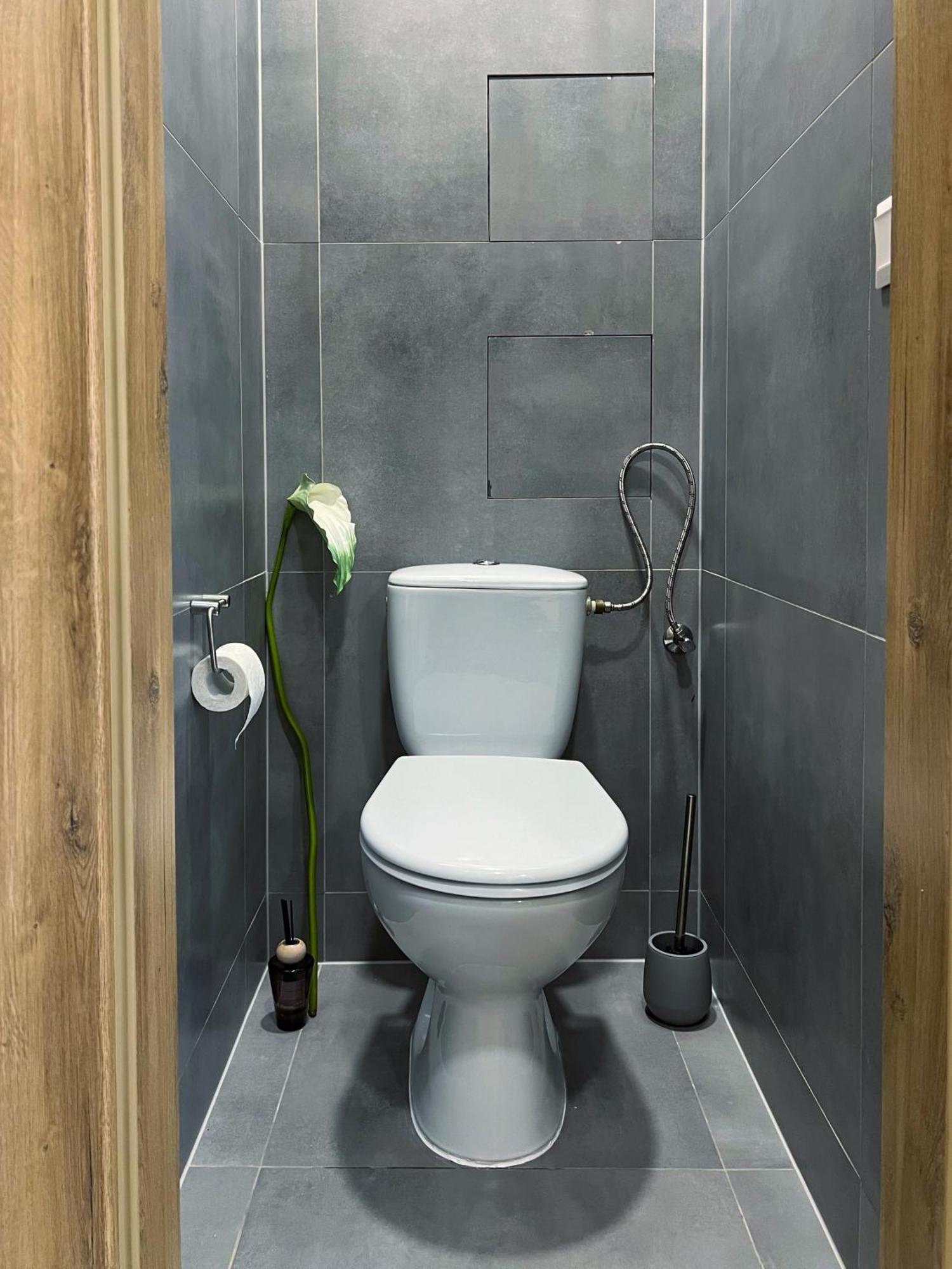 Apartment Jana's Wow Apt, 2br, Metro Next Door, Near The Airport Prag