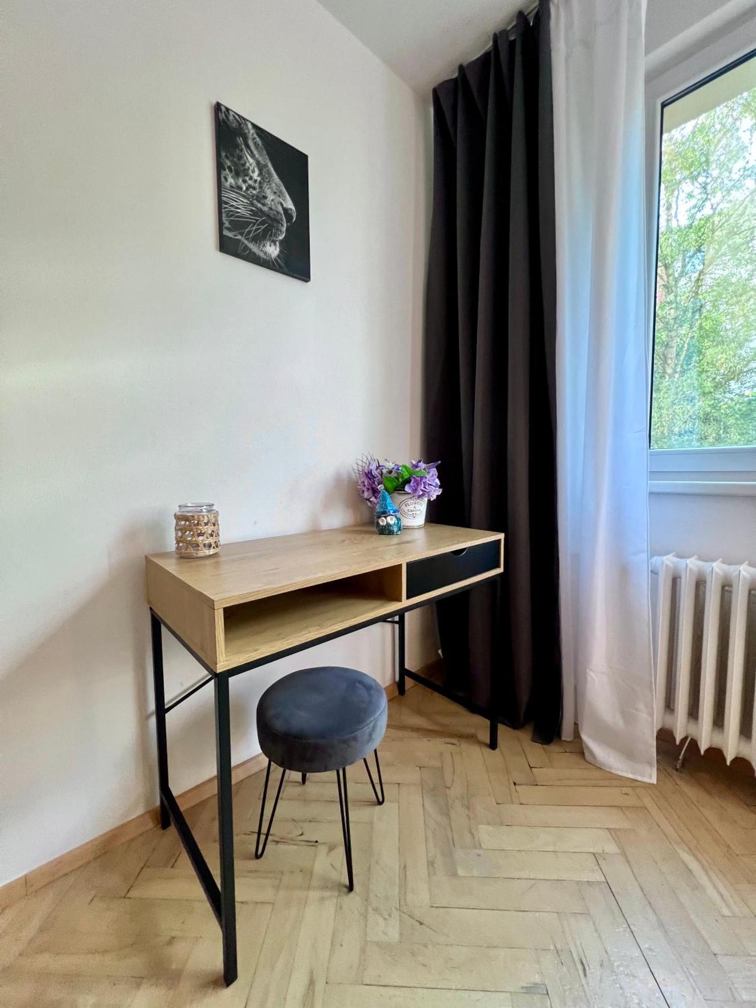 Apartment Jana's Wow Apt, 2br, Metro Next Door, Near The Airport