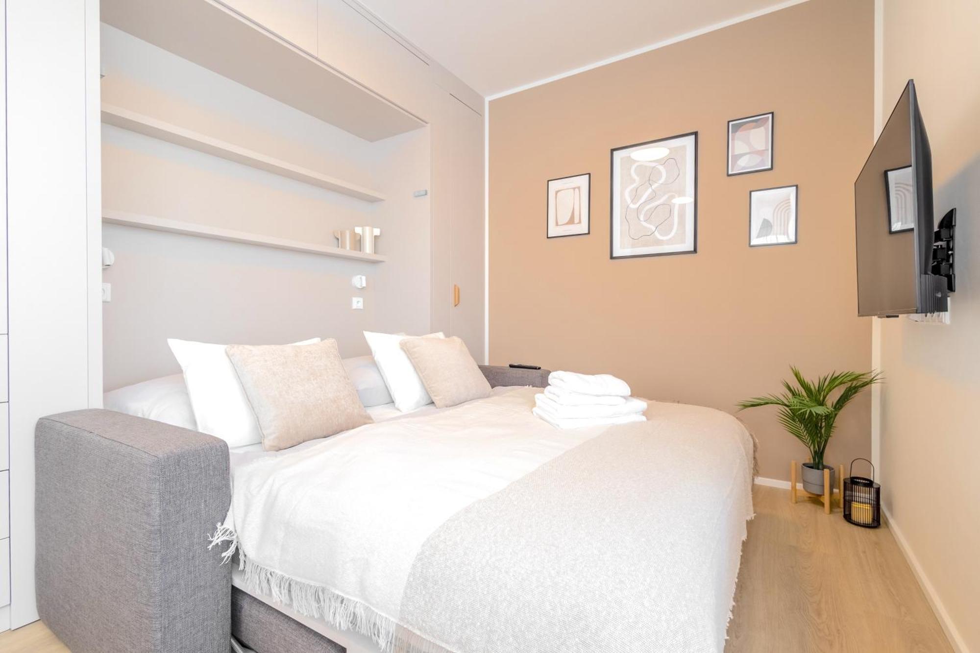 Bright 2br - 7th Floor, Balcony, Free Parking By Gravity