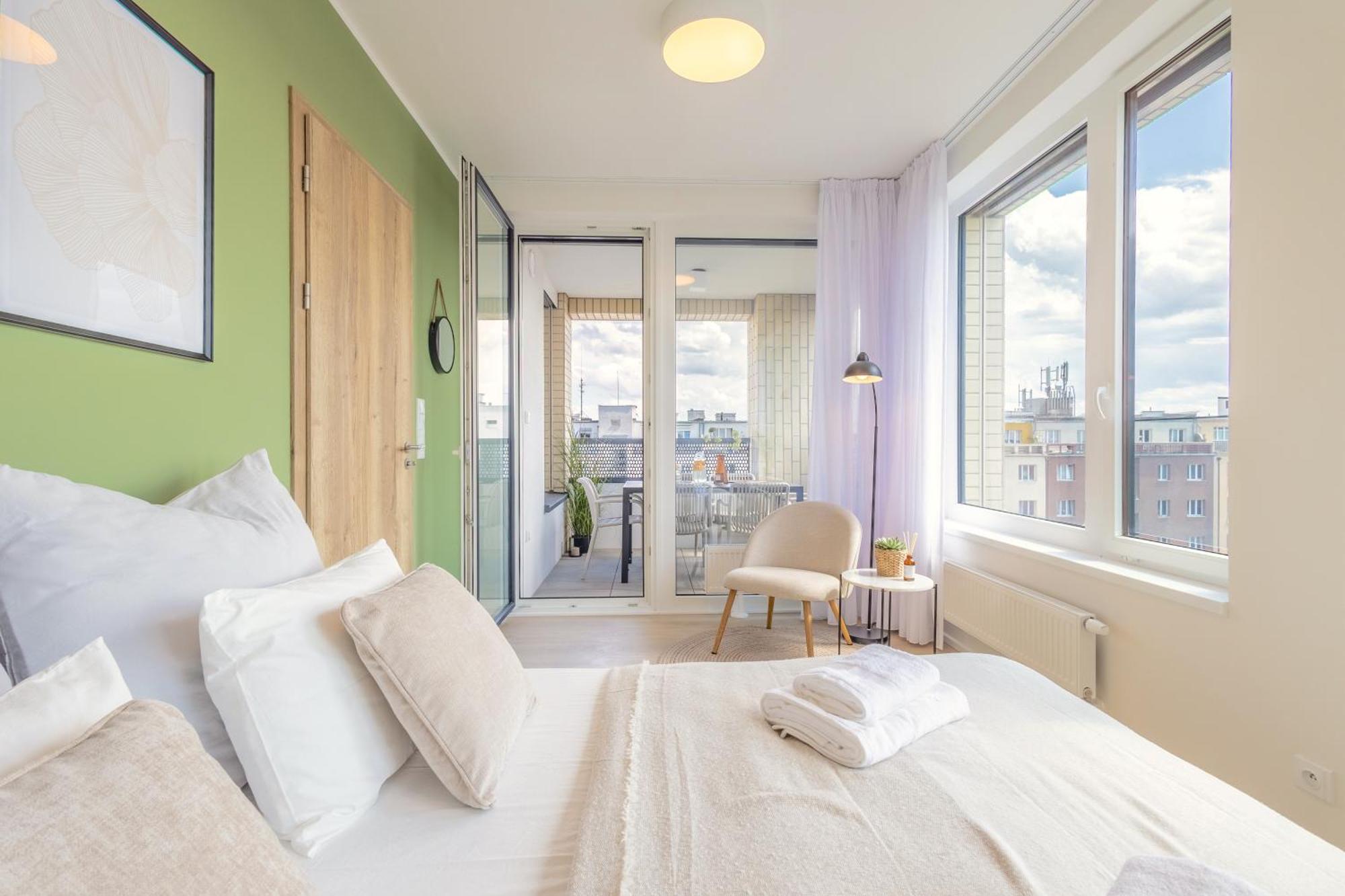 Apartment Bright 2br - 7th Floor, Balcony, Free Parking By Gravity