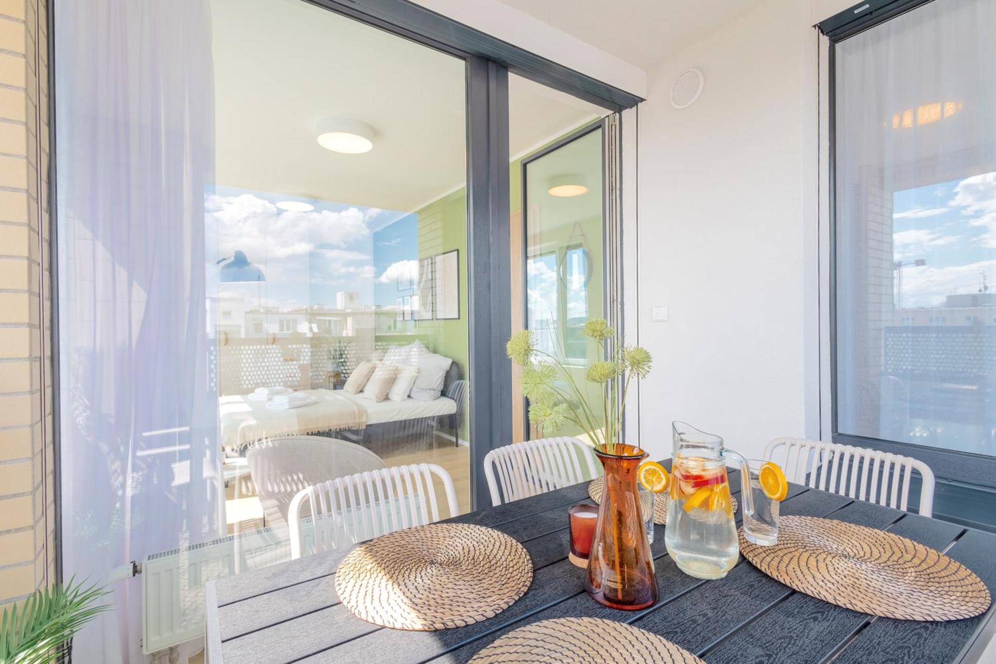 Bright 2br - 7th Floor, Balcony, Free Parking By Gravity Apartmán