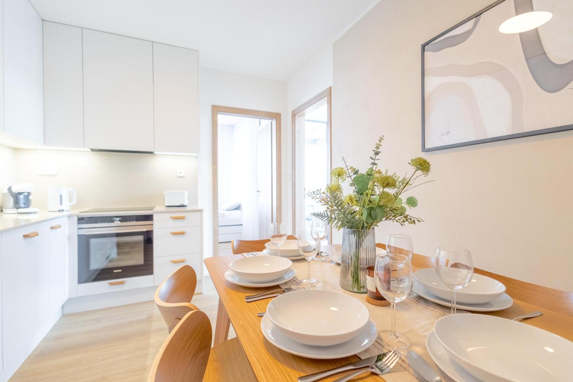 Apartment Bright 2br - 7th Floor, Balcony, Free Parking By Gravity Prague